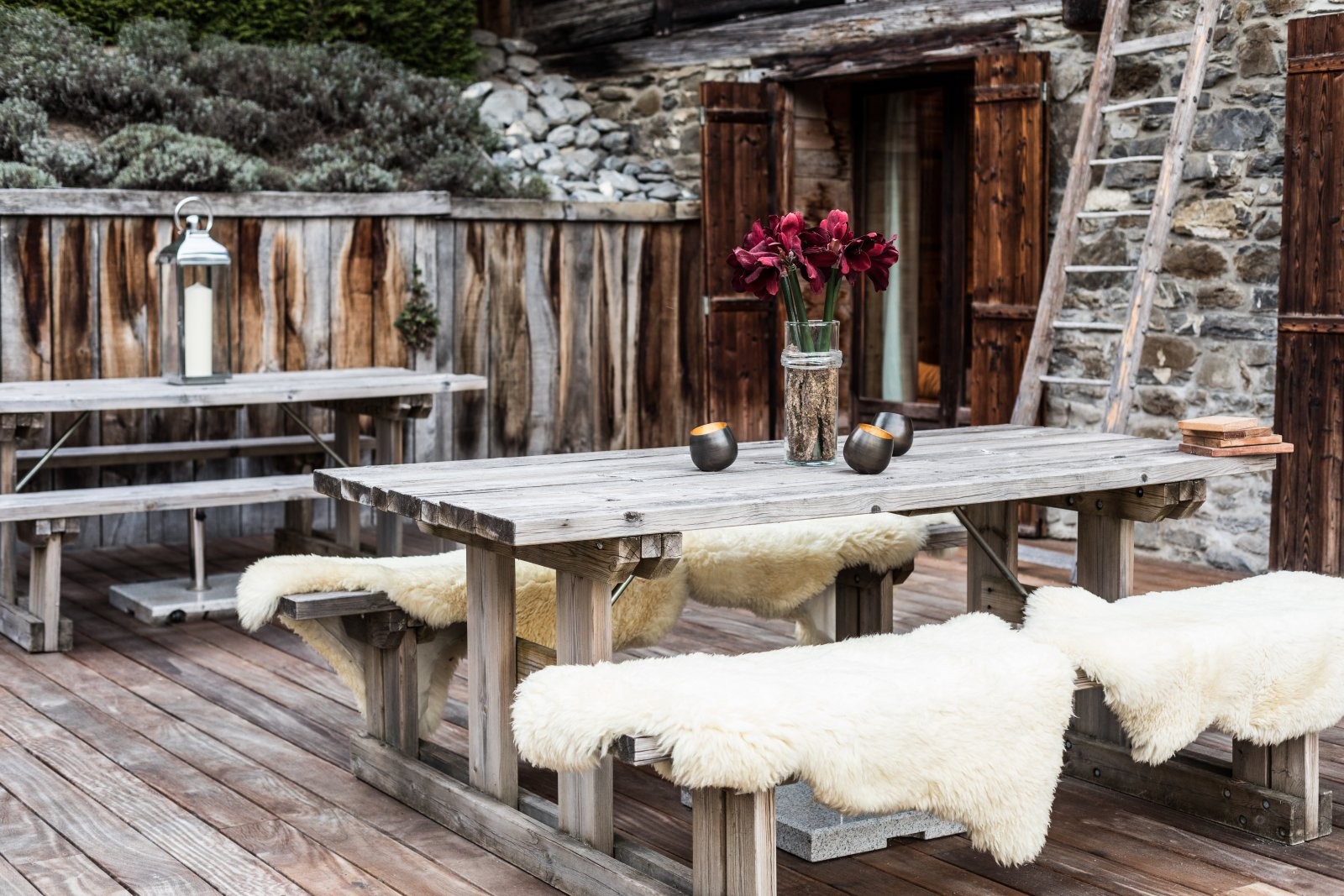 Les Gets Location Chalet Luxe Geigerite Table Extérieure