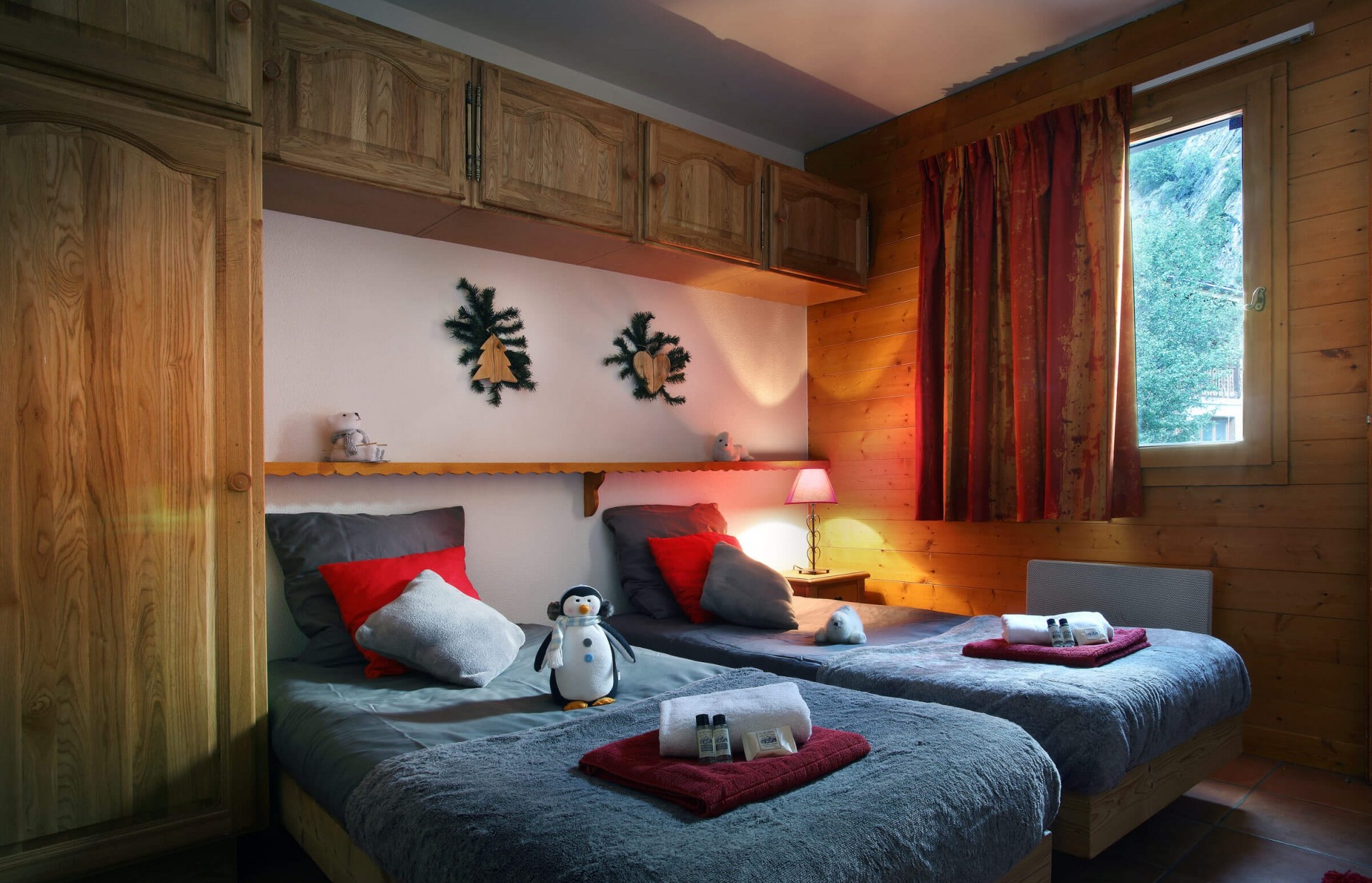 Les Menuires Luxury Rental Chalet Lautite Bedroom