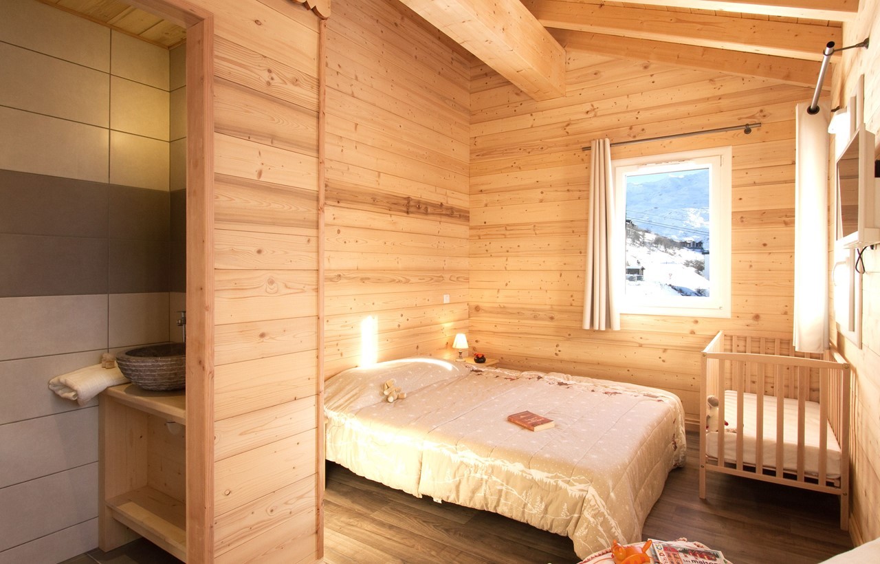 Les Menuires Luxury Rental Chalet Mizzanite Room