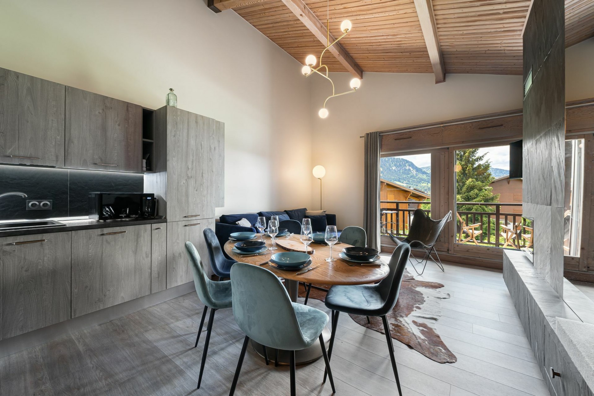 Megève Luxury Rental Appartment Cabrute Dining Room