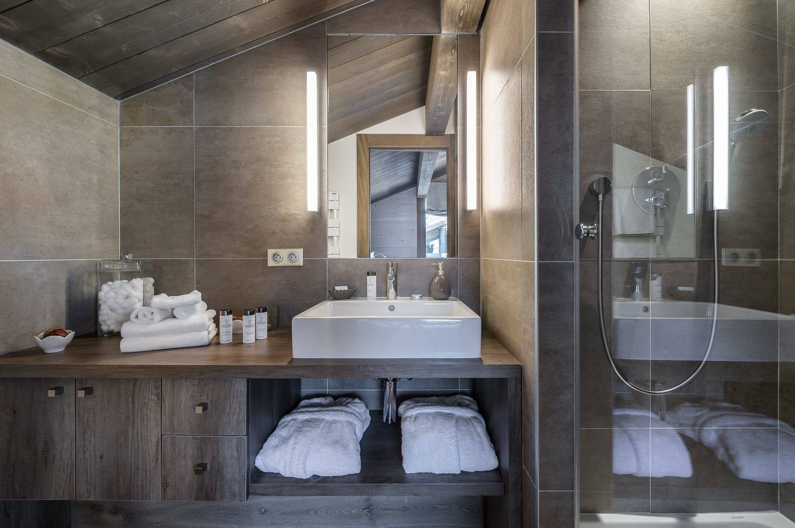 Megève Luxury Rental Chalet Cajonate Shower Room