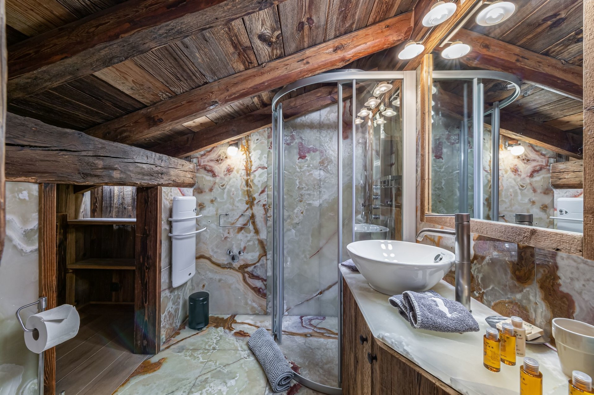 Megève Luxury Rental Chalet Cajuelite Bathroom 5