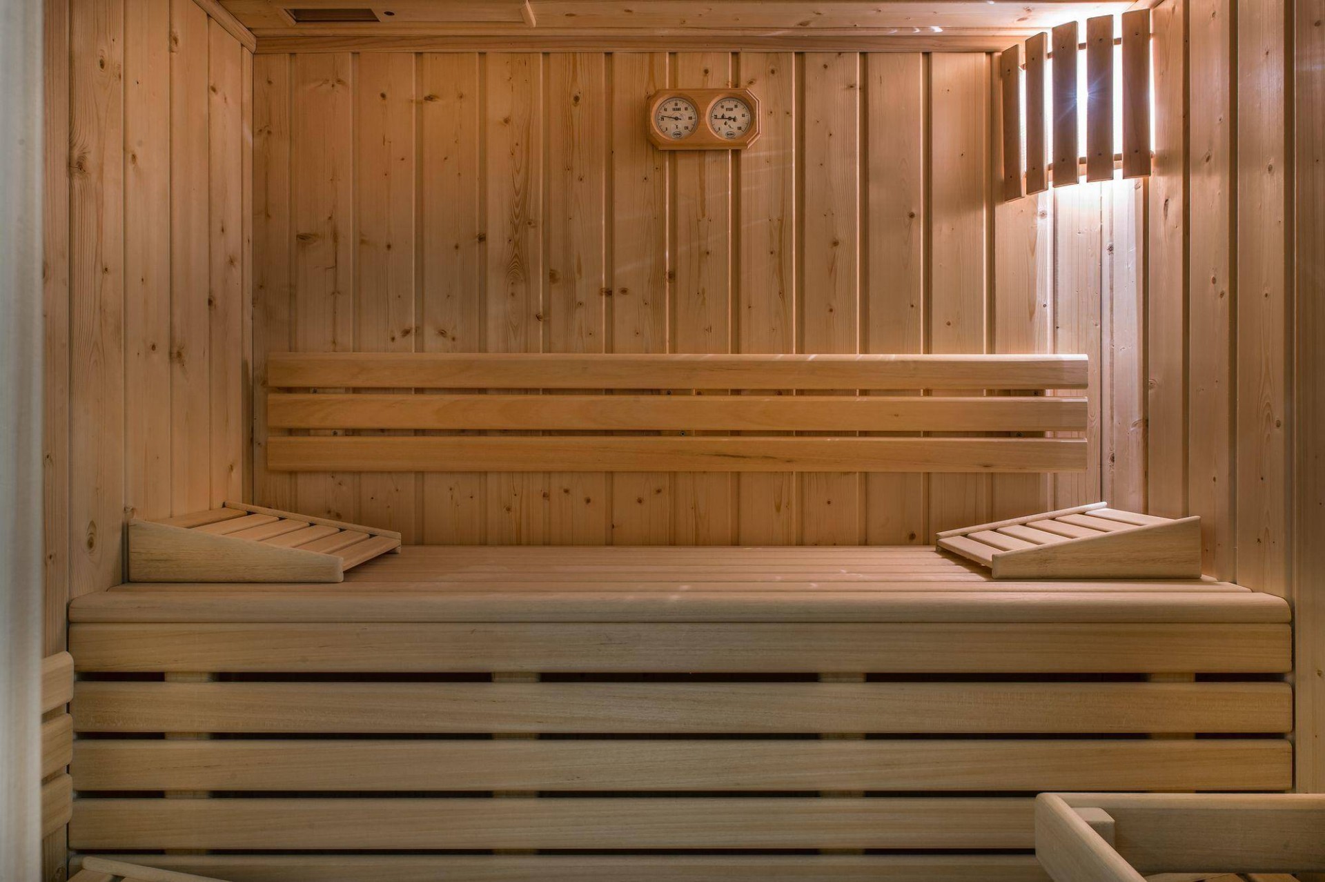 Megève Luxury Rental Chalet Miki Blue Sauna