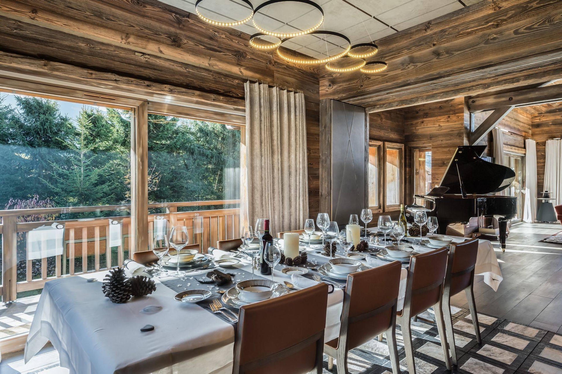Megève Luxury Rental Chalet Sesanite Dining Area