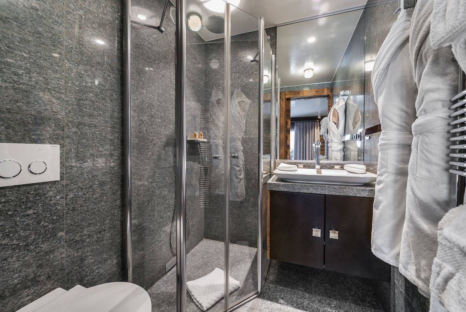 Megève Luxury Rental Chalet Sesanite Bathroom 2