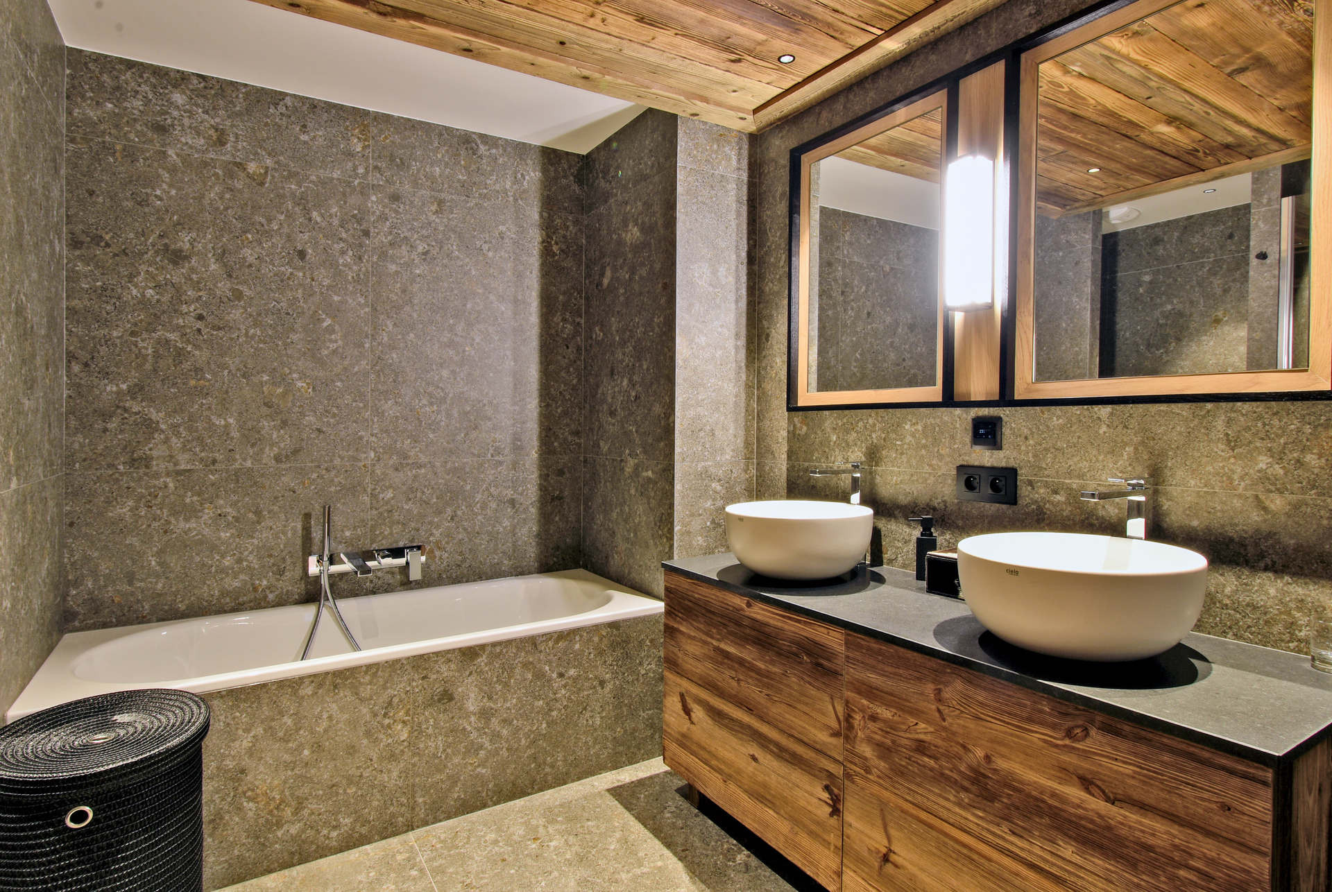 Meribel Location Appartement Luxe Johota Baignoire