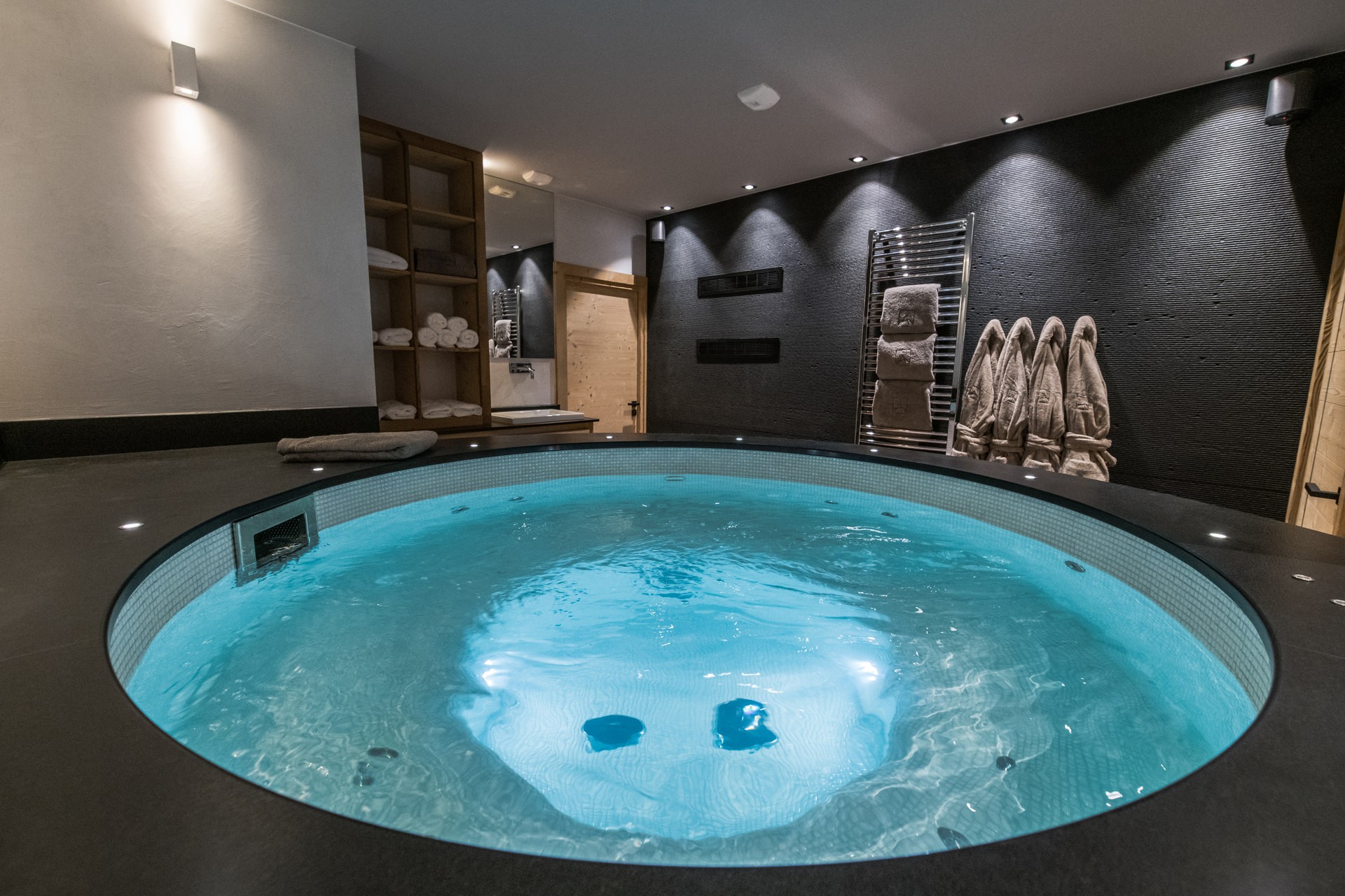 Méribel Location Chalet Luxe Nuolora Jacuzzi