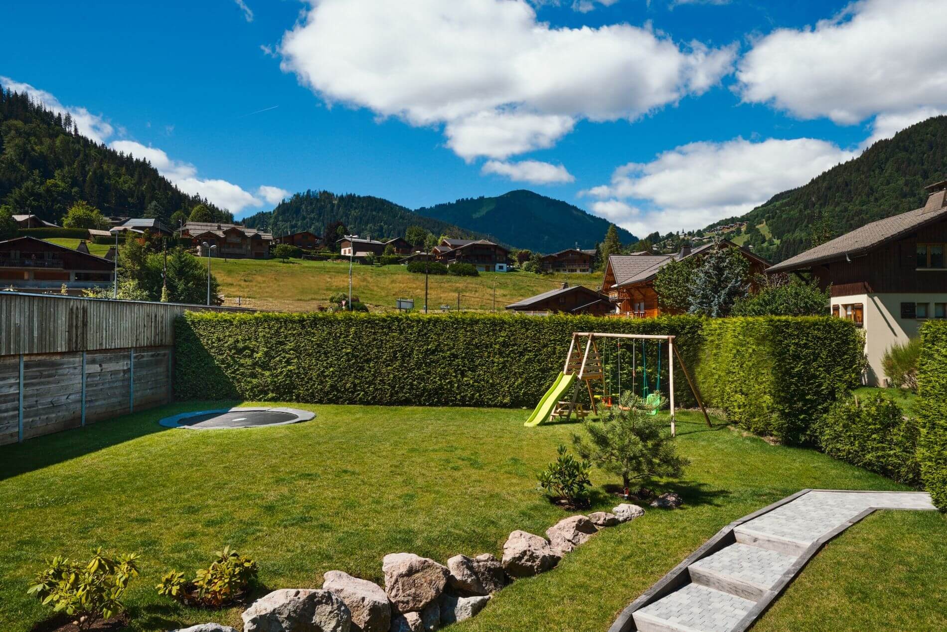 Morzine Location Appartement Luxe Merlio Jardin Commun