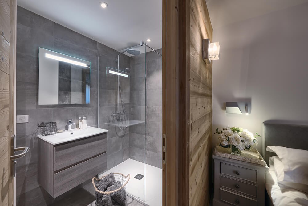 Morzine Luxury Rental Chalet Morzinute Ensuite Bedroom