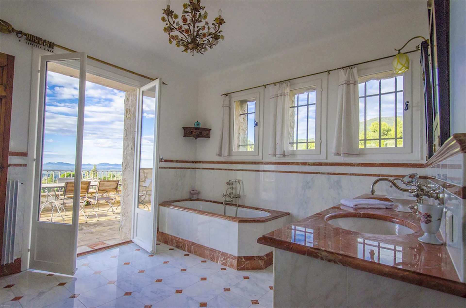 Nice Luxury Rental Villa Nigritelle Bathroom