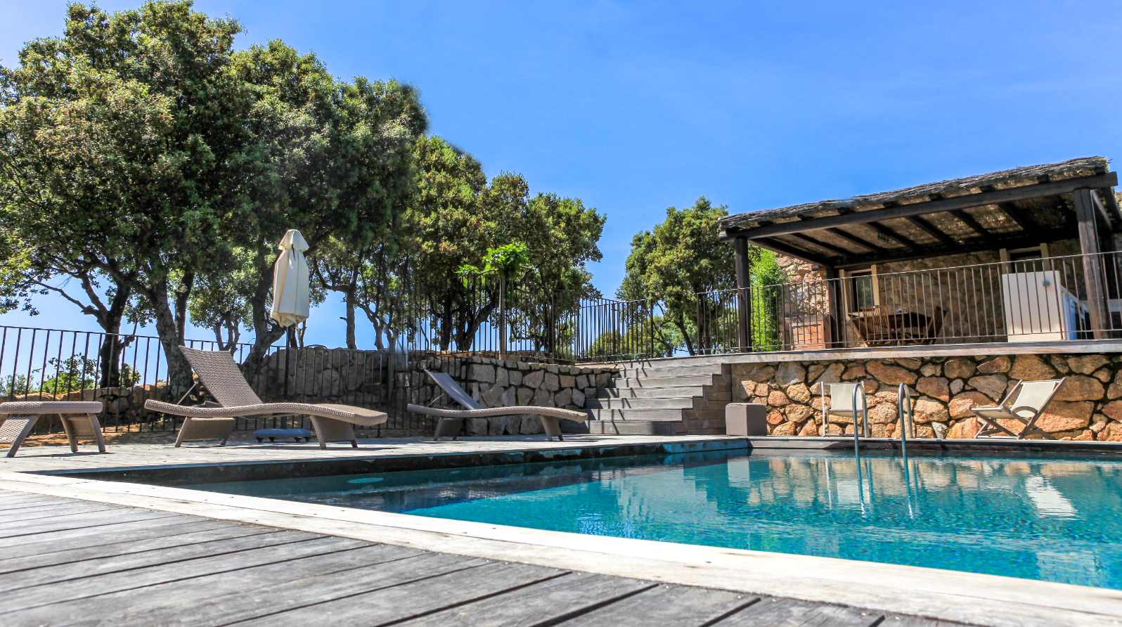 porto-vecchio-location-villa-luxe-poivre-vert