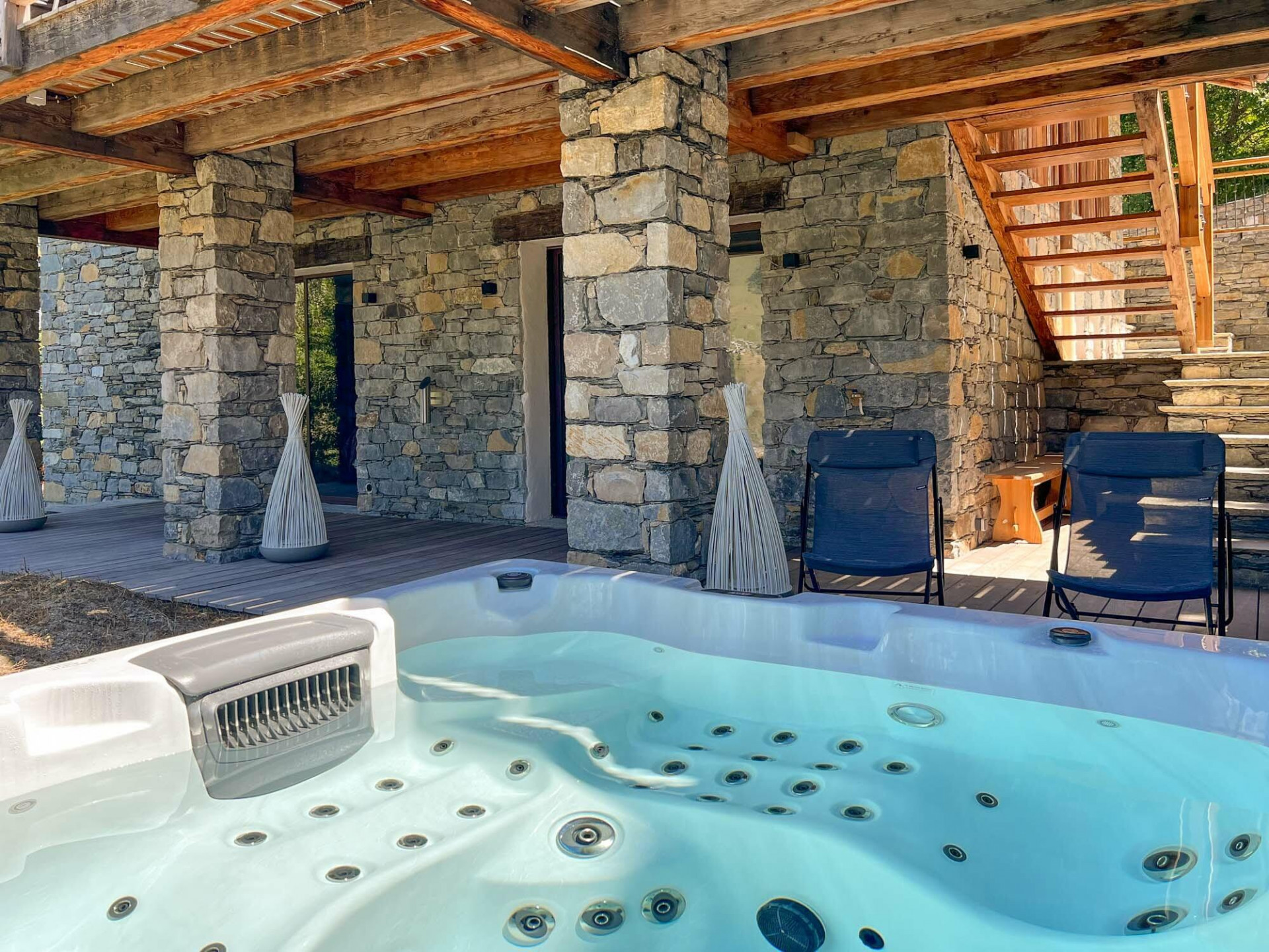 Saint Martin De Belleville Location Chalet Luxe Ipalaz Jacuzzi Extérieur