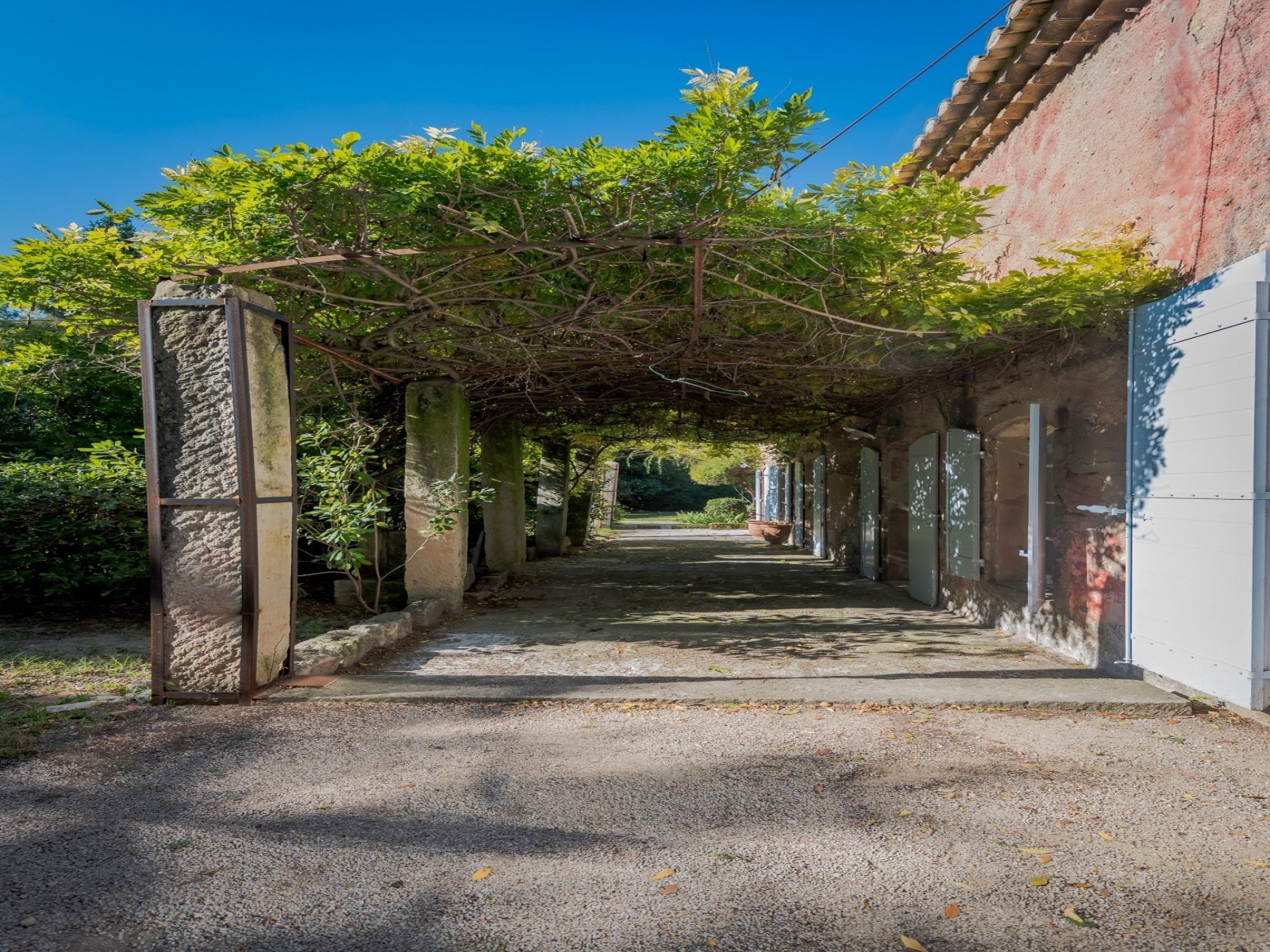 Saint Rémy De Provence Luxury Rental Villa Mahilia Terrace 3