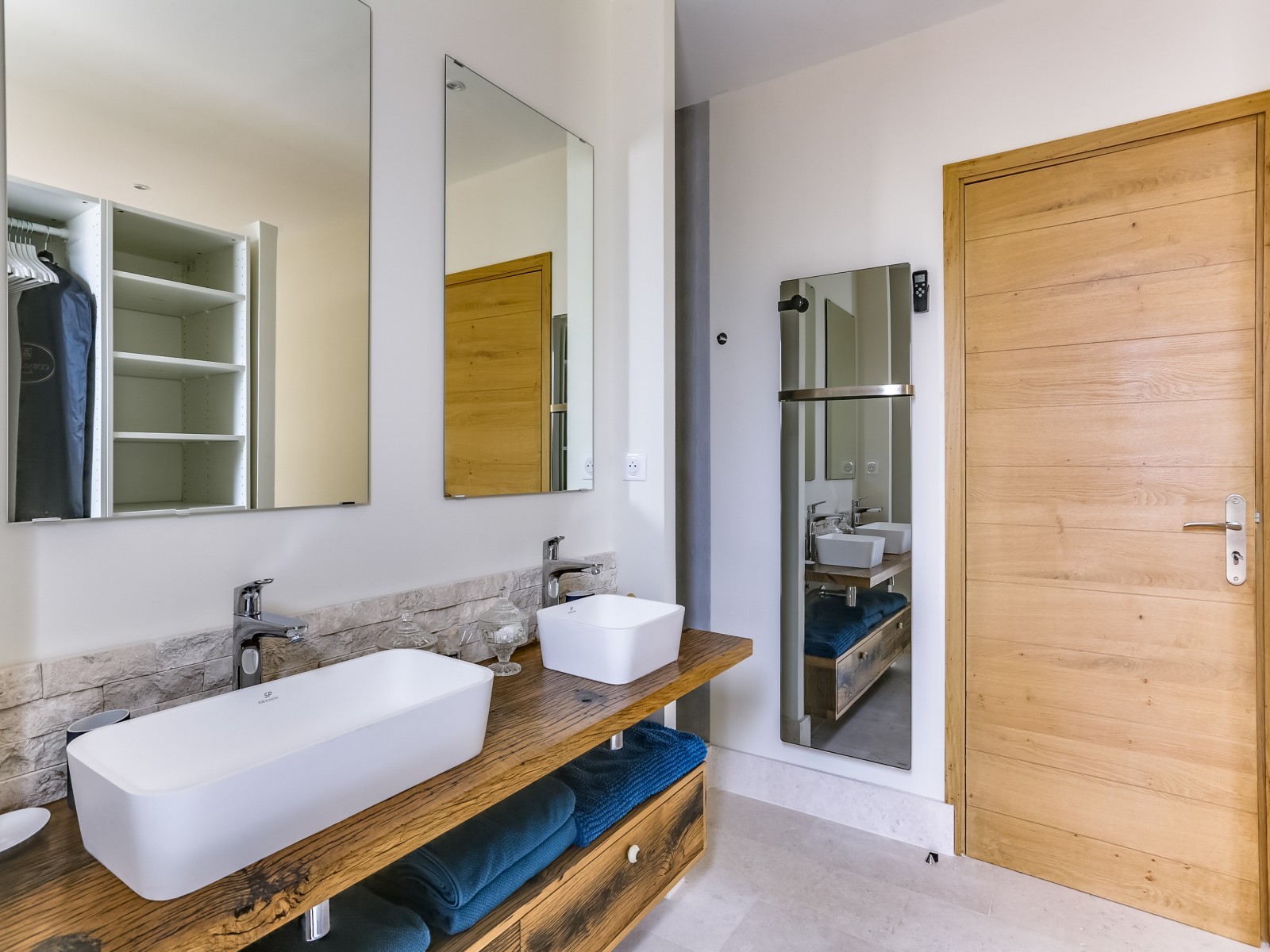 Saint Rémy De Provence Luxury Rental Villa Marcasite Bathroom 2