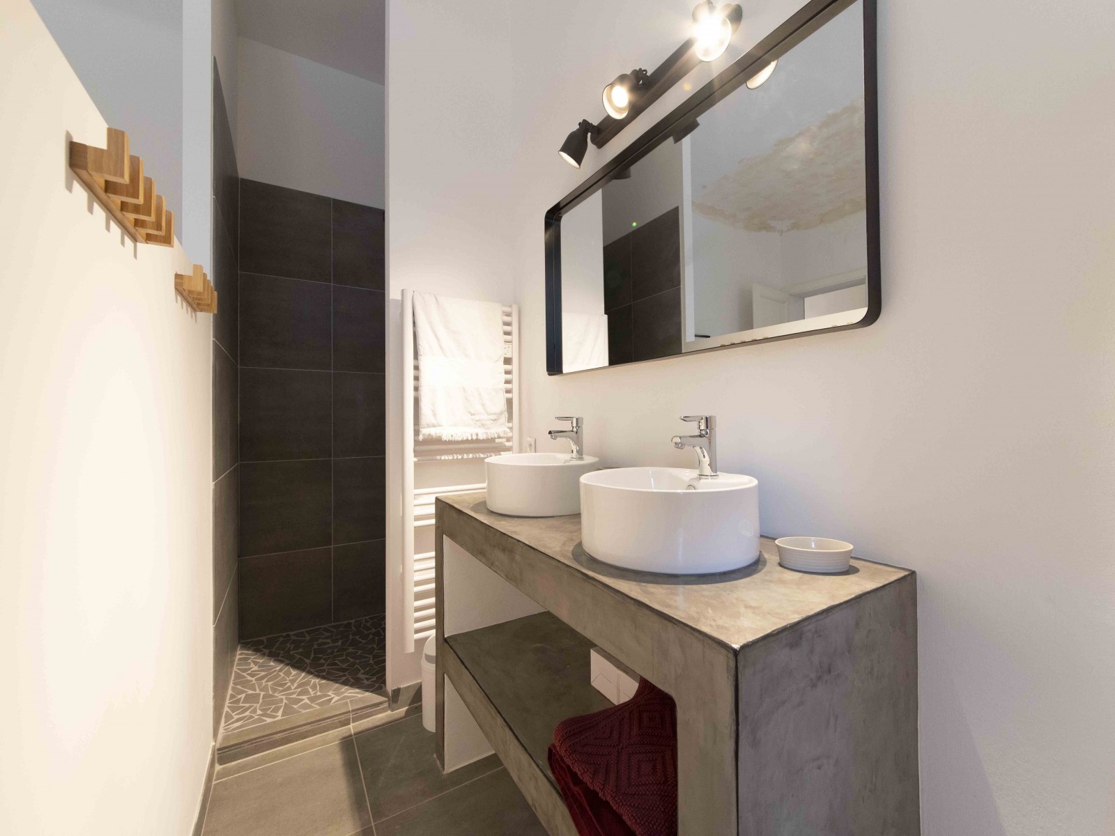 Saint Rémy De Provence Luxury Rental Villa Mercasite Bathroom