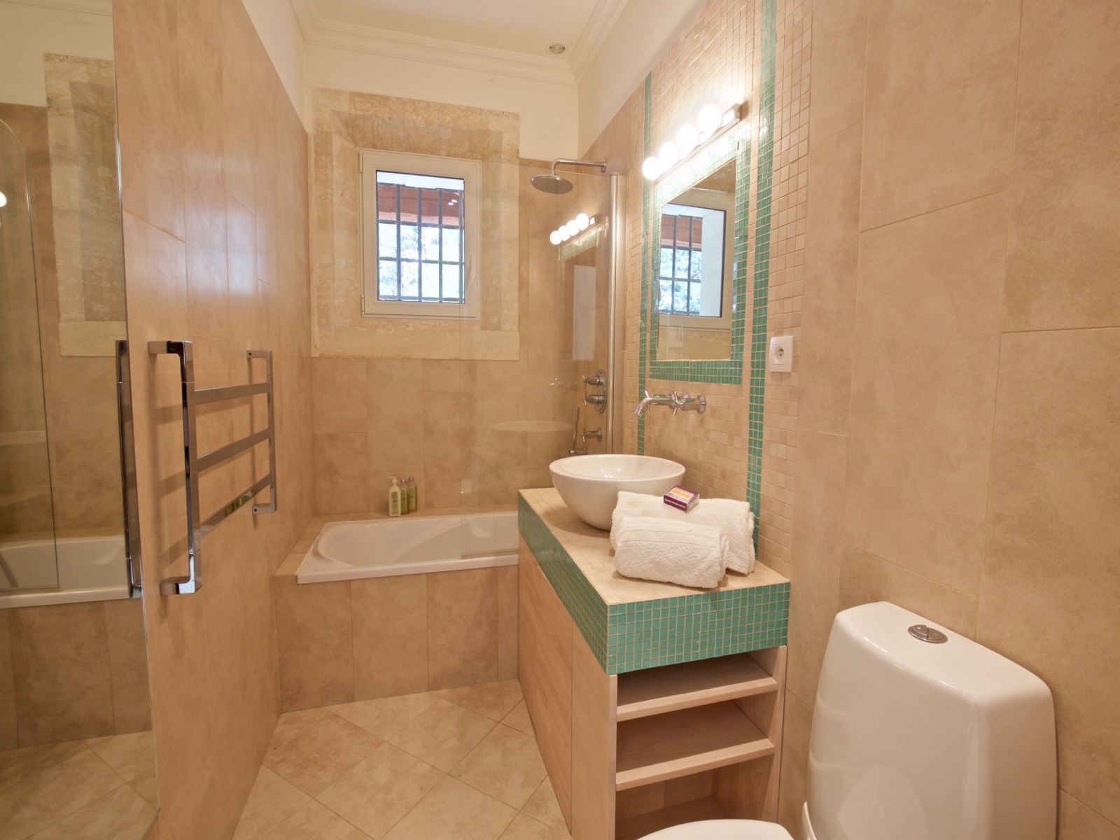 Saint Rémy De Provence Luxury Rental Villa Molduvite Bathroom 3