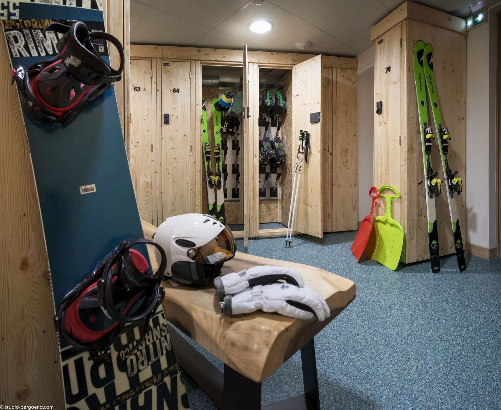 Tignes Rental Appartment Luxury Kyinite Ski Lockroom