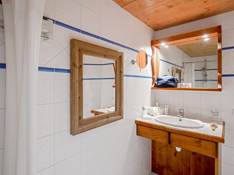 Tignes Location Appartement Dans Résidence Luxe Turquosite Salle De Bain 3