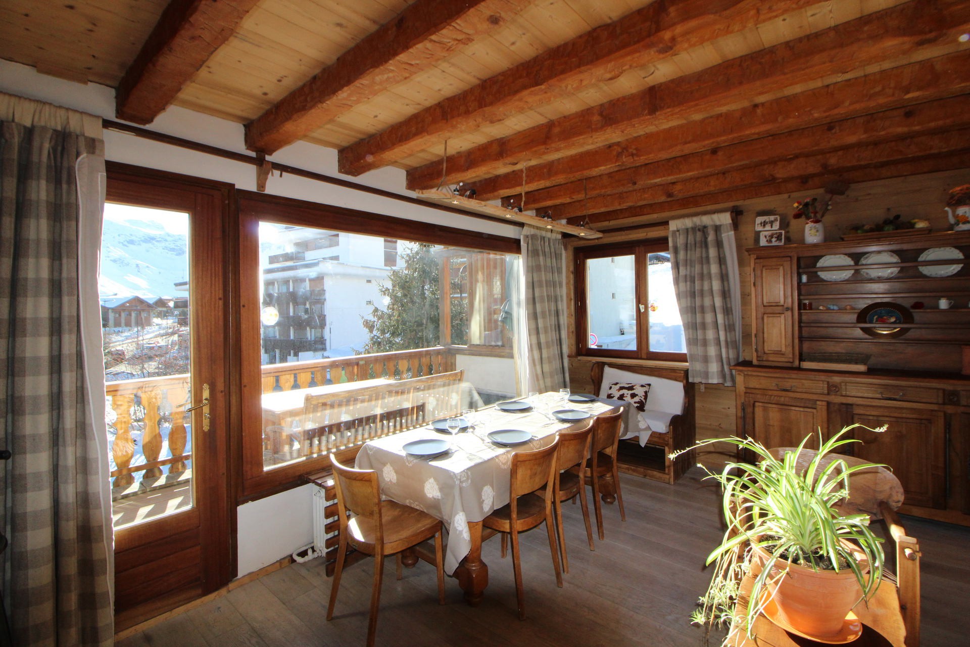 Tignes Location Chalet Luxe Valukate Table A Manger