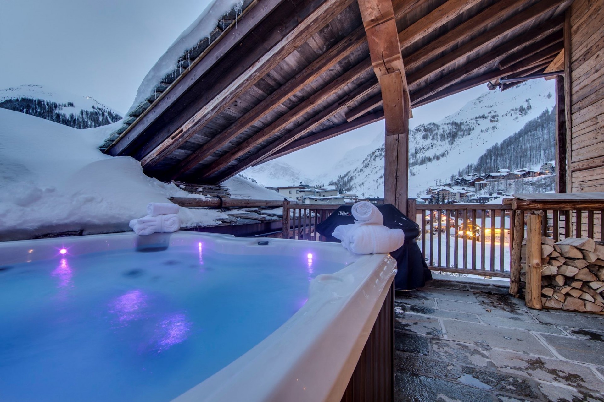 Val d’Isère Luxury Rental Appartment Aramias Jacuzzi