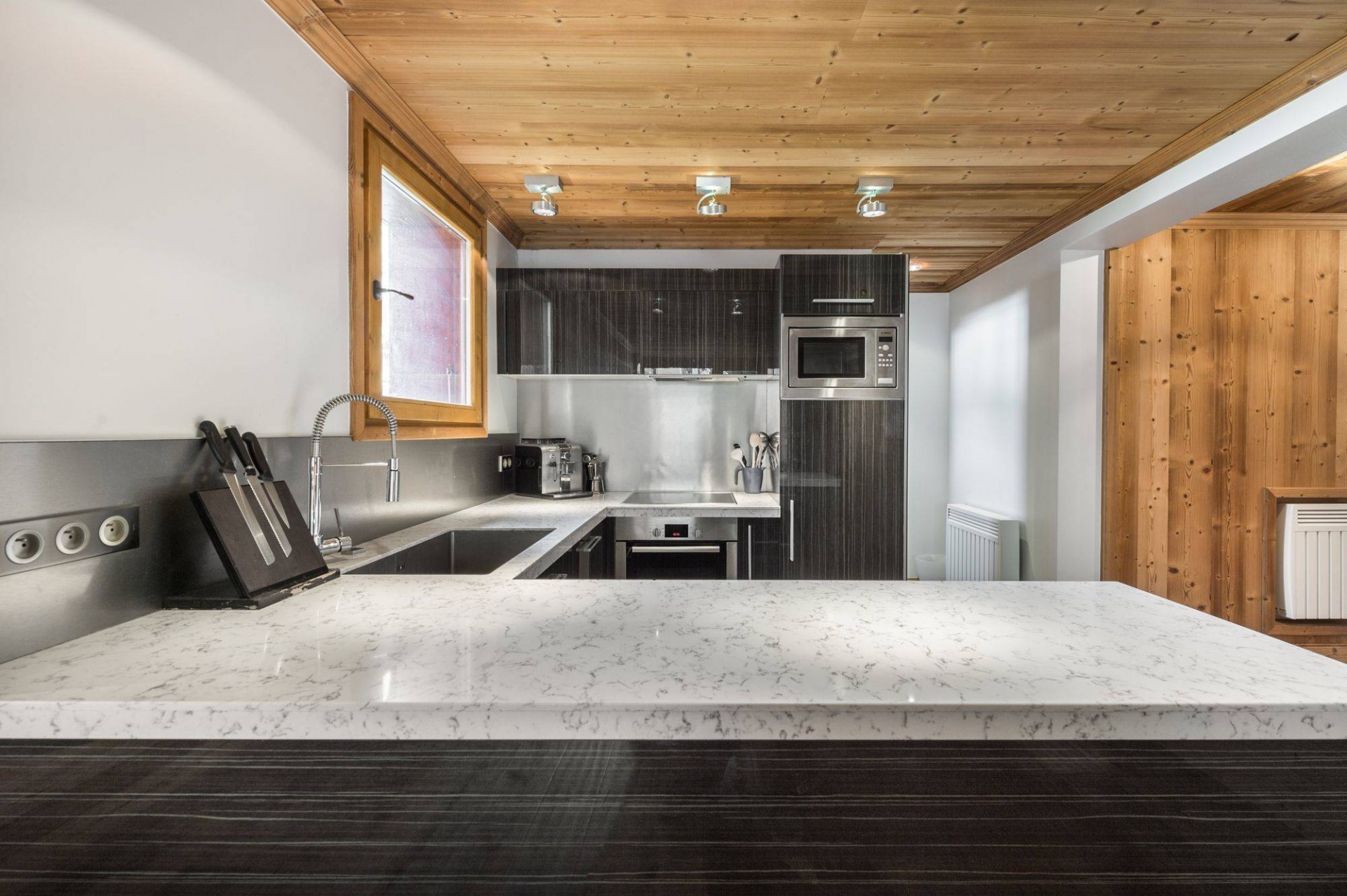 Val d’Isère Luxury Rental Appartment Burton Kitchen
