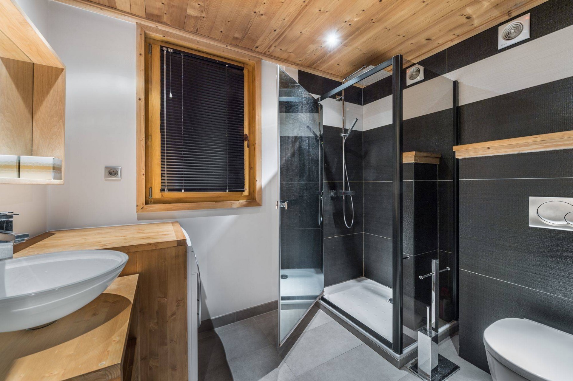 Val d’Isère Luxury Rental Appartment Burton Bathroom