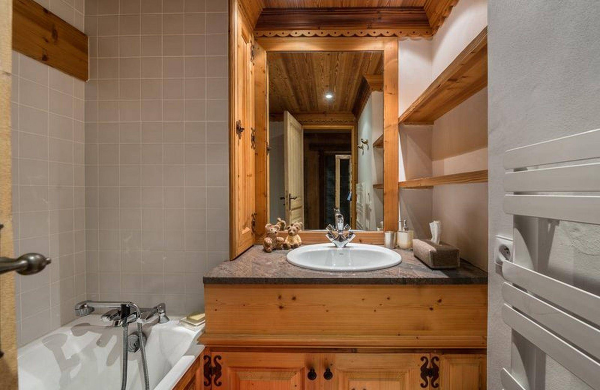 Val d’Isère Luxury Rental Appartment Danay Bathroom