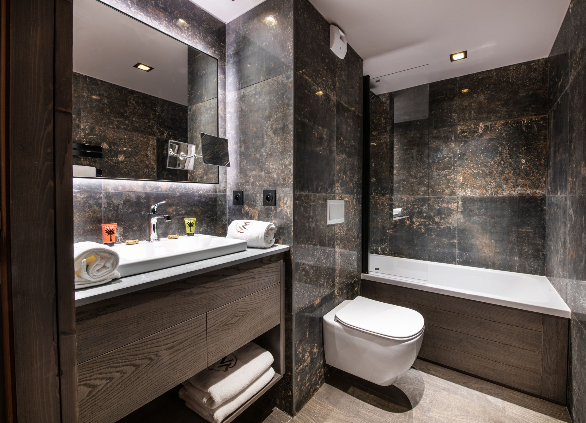 Val D'isère Location Appartement Dans Résidence Luxe Fitizon Salle De Bain