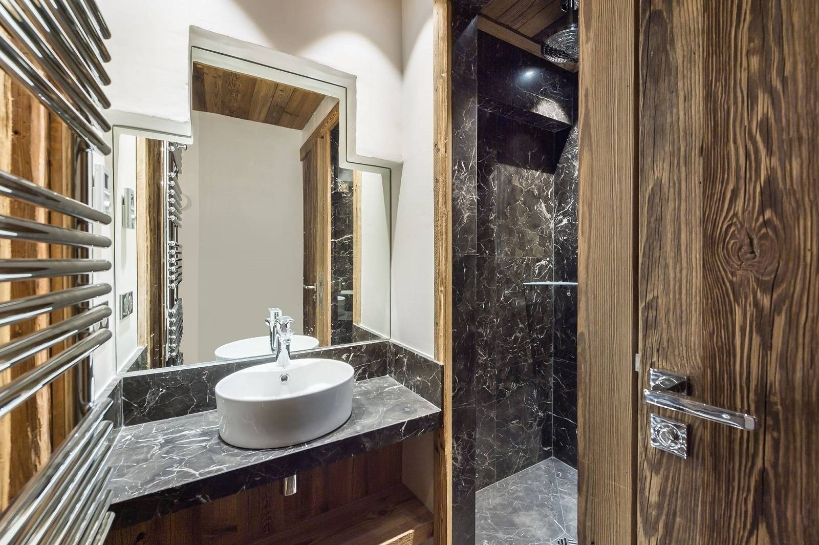 Val d’Isère Luxury Rental Appartment Tapiza Bathroom
