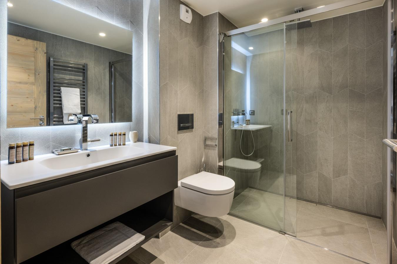 Val D Isère Location Appartement Luxe Tanakite Douche 