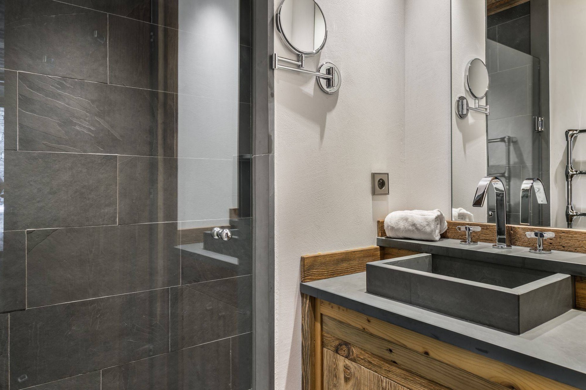 Val d’Isère Luxury Rental Appartment Ululite Bathroom