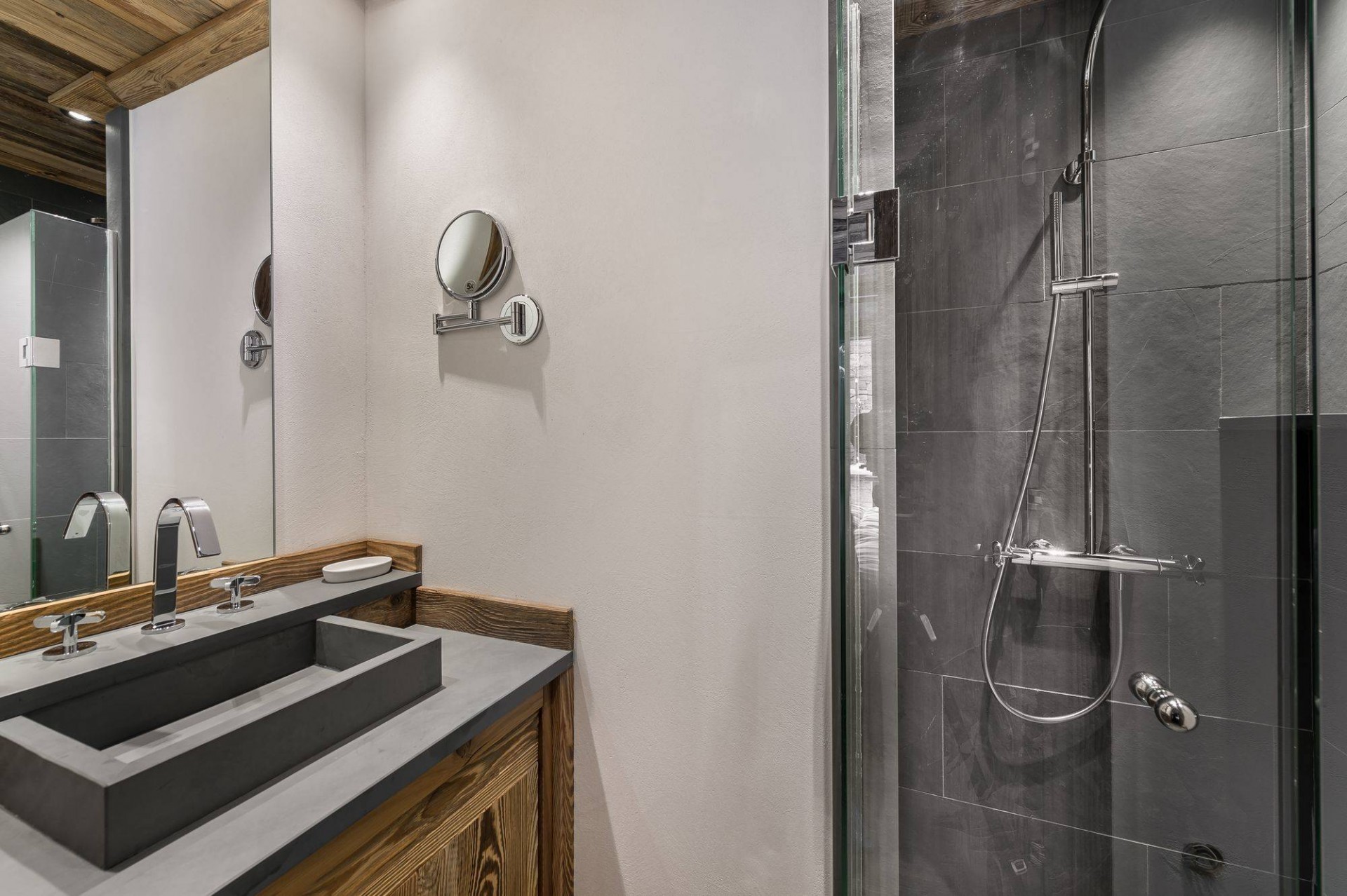 Val d’Isère Luxury Rental Appartment Ululite Bathroom 2