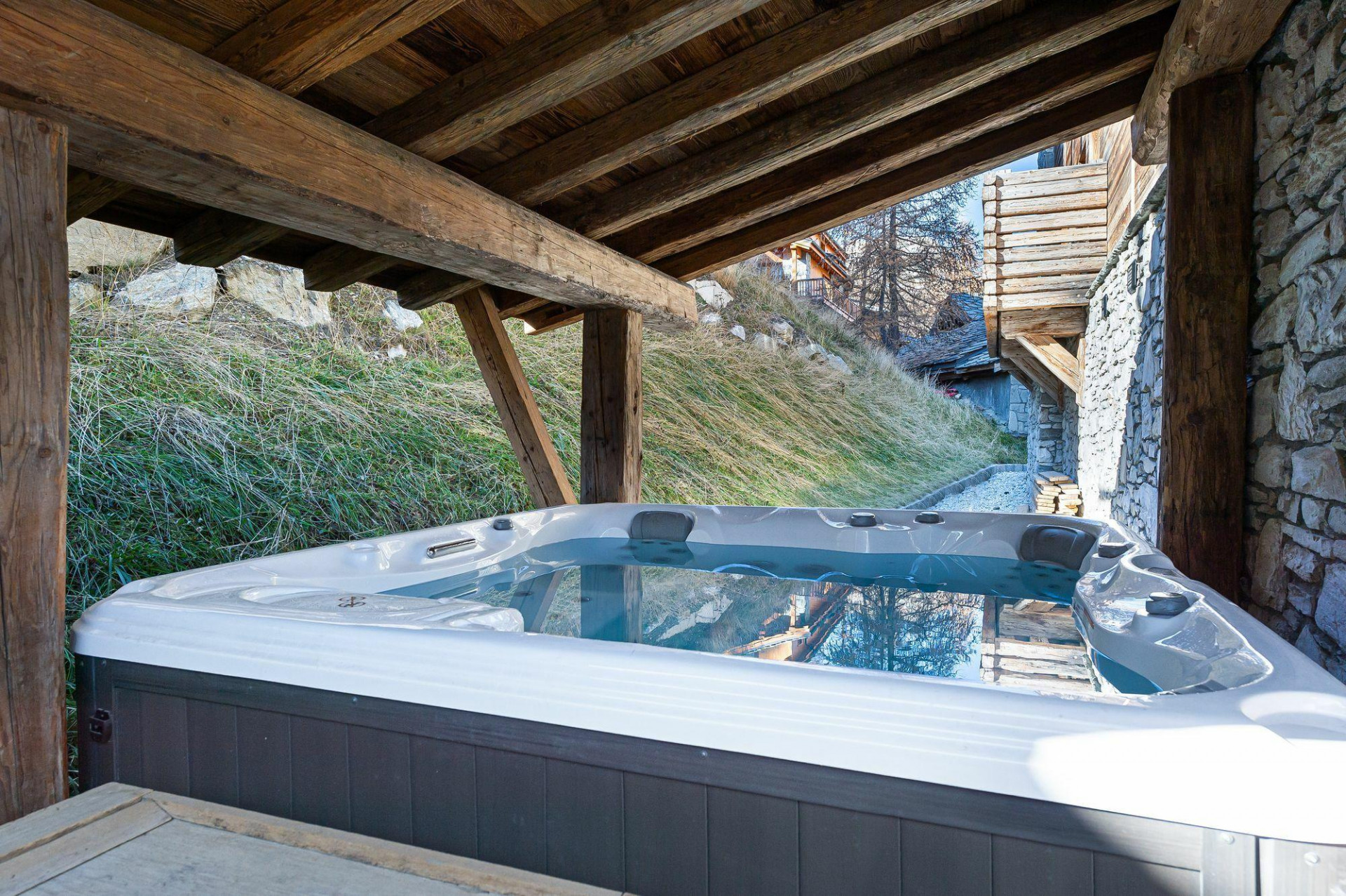 Val D'Isère Location Appartement Luxe Valdiz Jacuzzi Extérieur