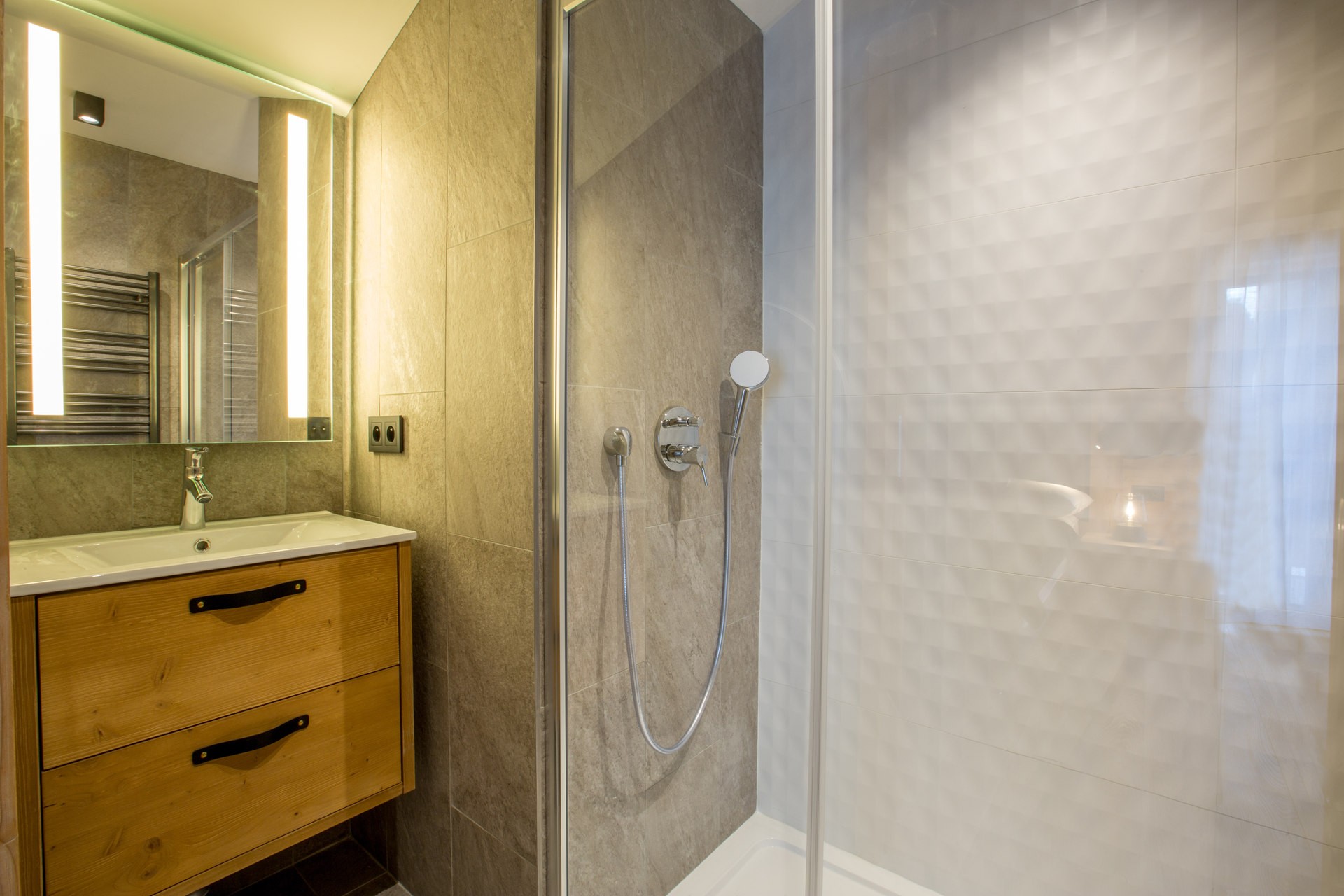 Val d’Isère Luxury Rental Appartment Valerine Bathroom 2