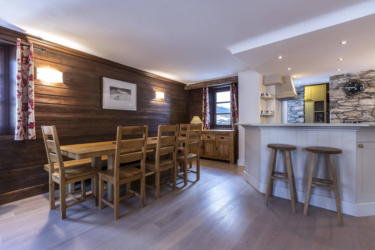 Val d’Isère Luxury Rental Apartment Varalite Dining Area