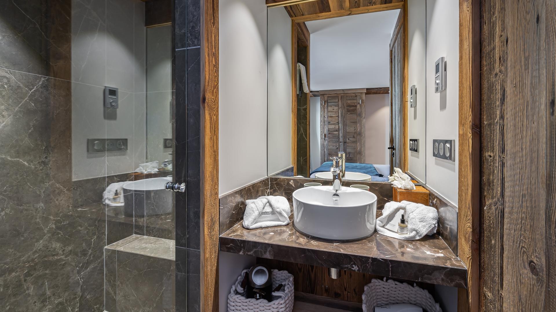 val-d-isere-location-appartement-luxe-varnite