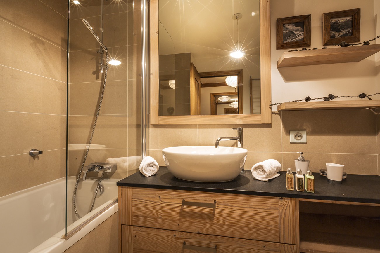 Val d’Isère Luxury Rental Apartment Vaselite Bathroom