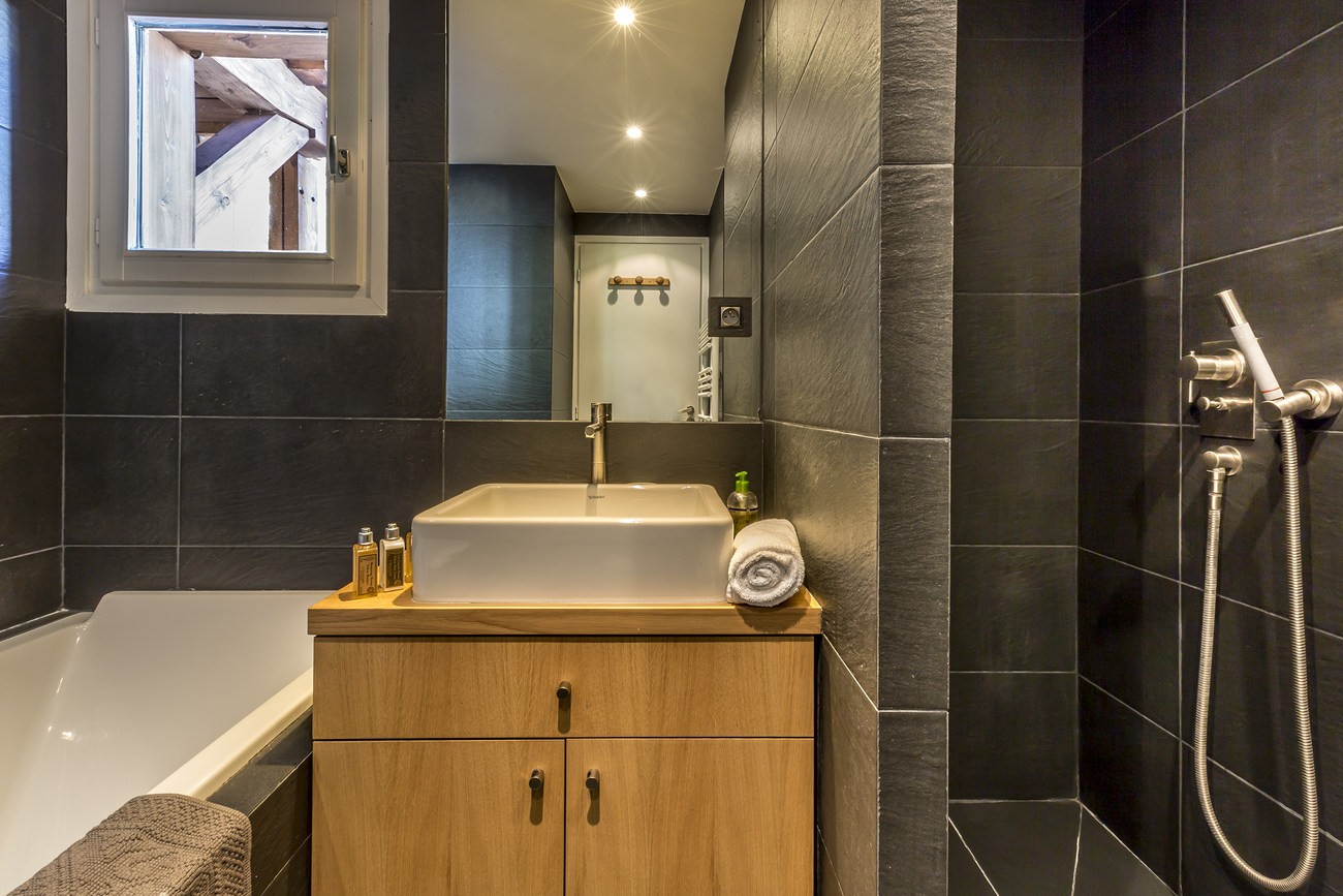 Val d’Isère Luxury Rental Apartment Vasilite Bathroom 2