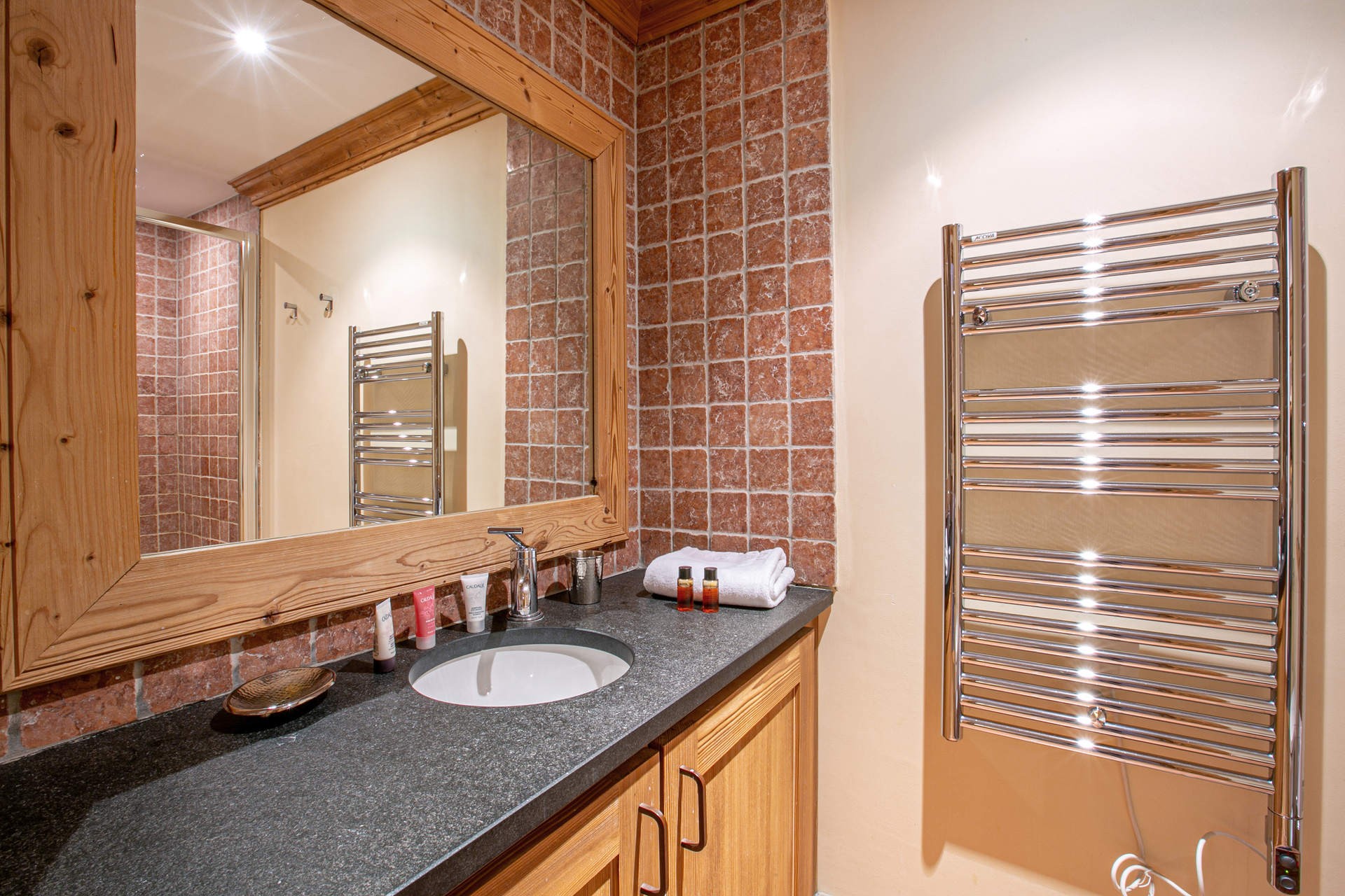 Val d’Isère Luxury Rental Apartment Vatalis Bathroom