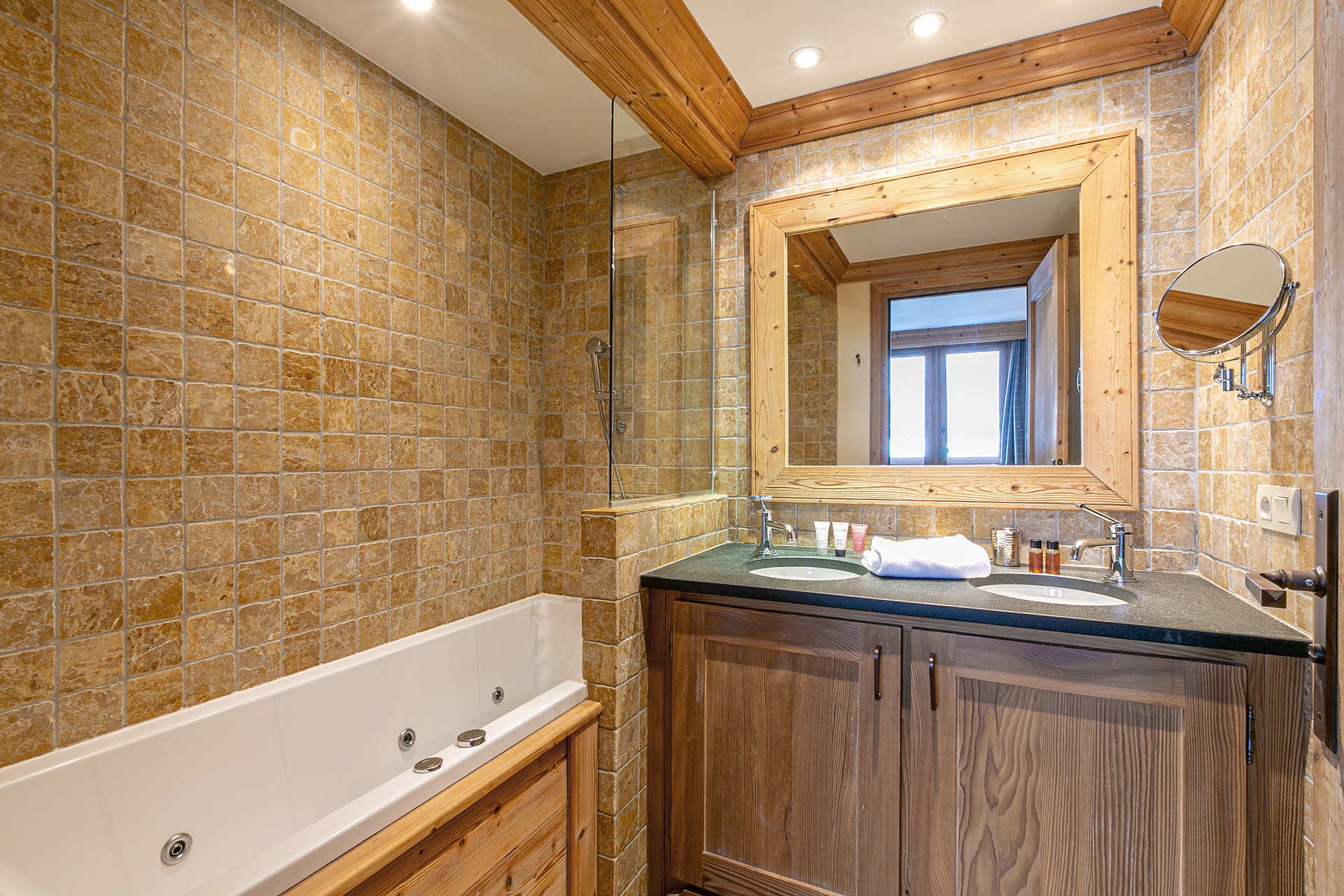 Val d’Isère Luxury Rental Apartment Vatalis Bathroom 2