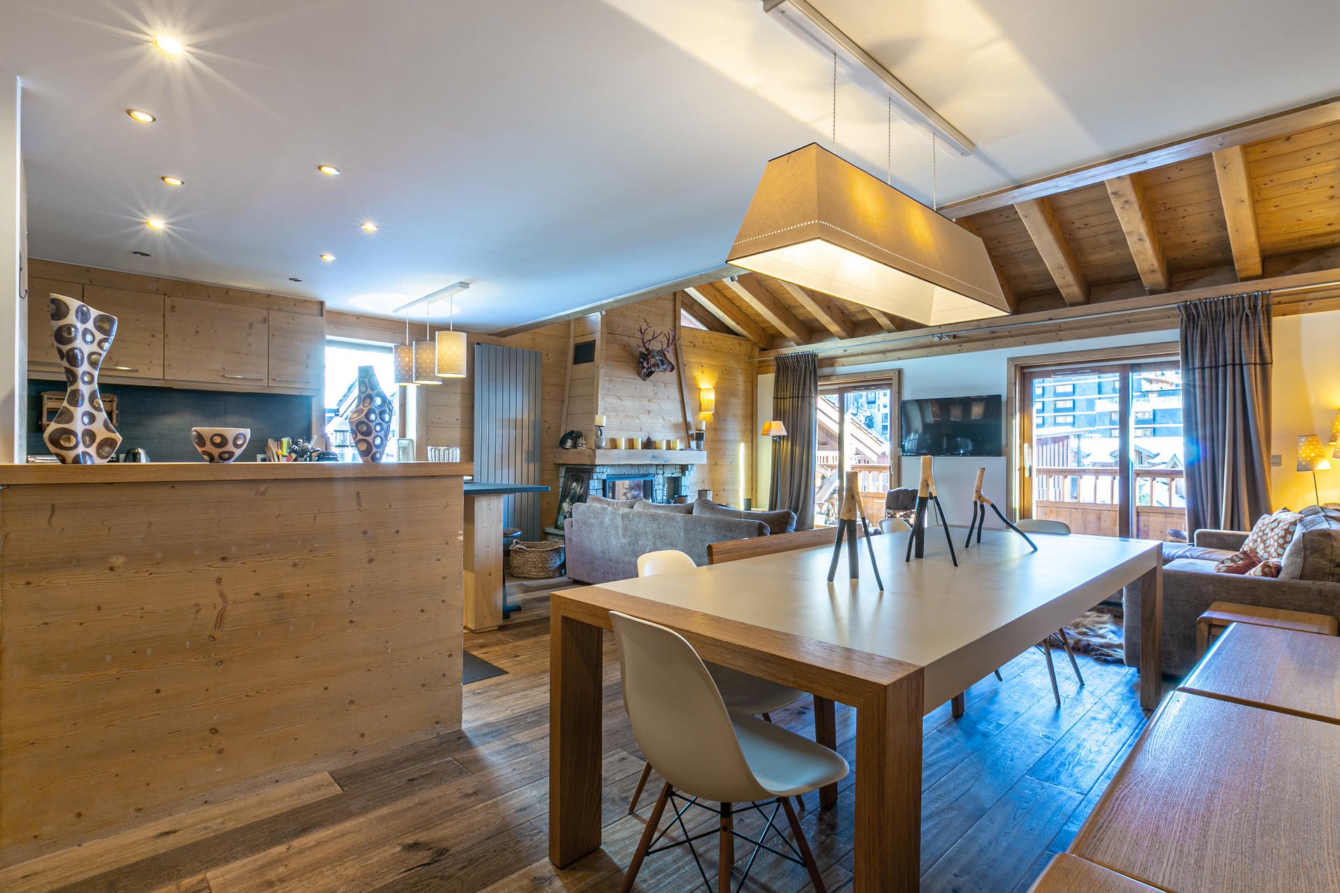 Val d’Isère Luxury Rental Apartment Vatelis Dining Area