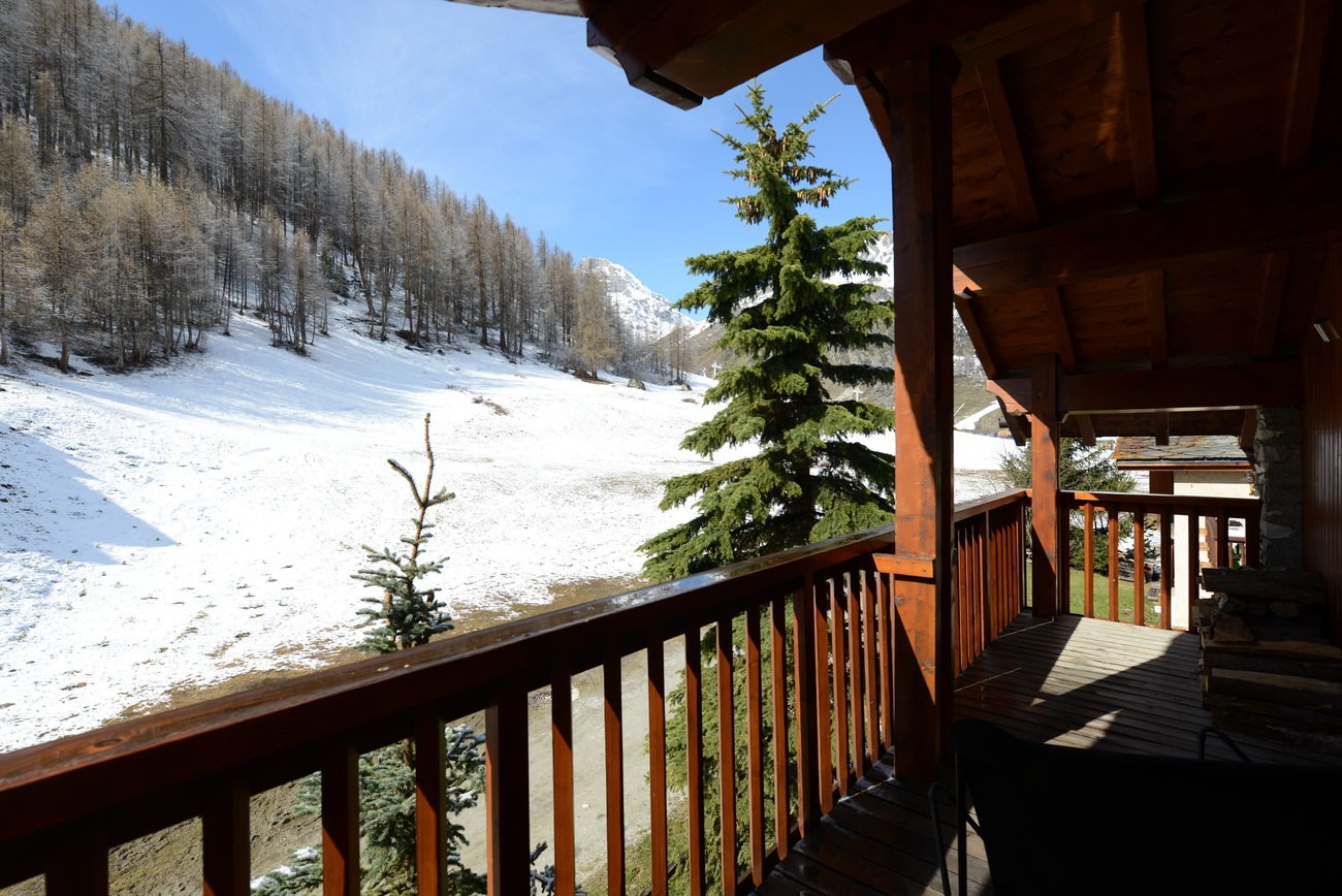 Val d’Isère Location Appartement Luxe Vatilis Balcon