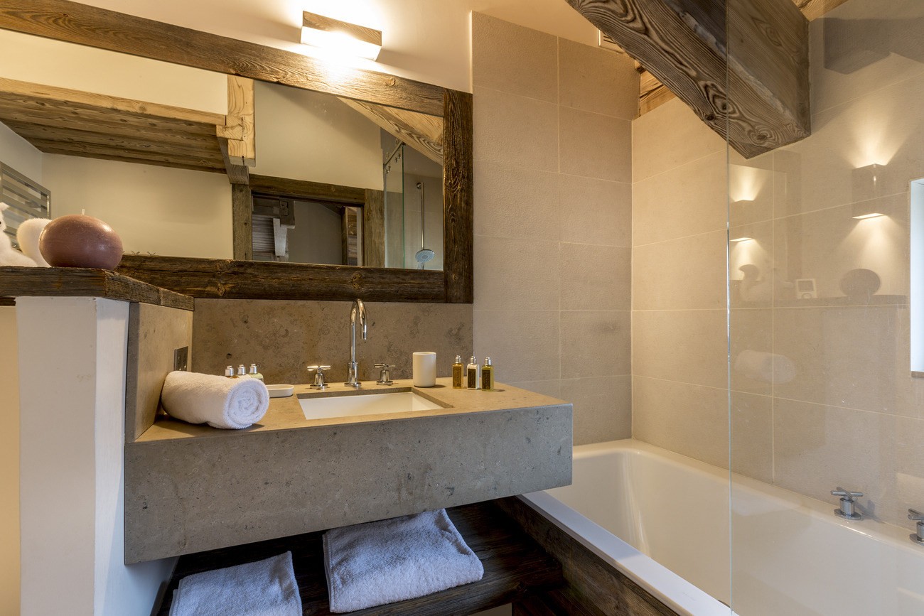 Val d’Isère Luxury Rental Appartment Vatilis Bathroom 2
