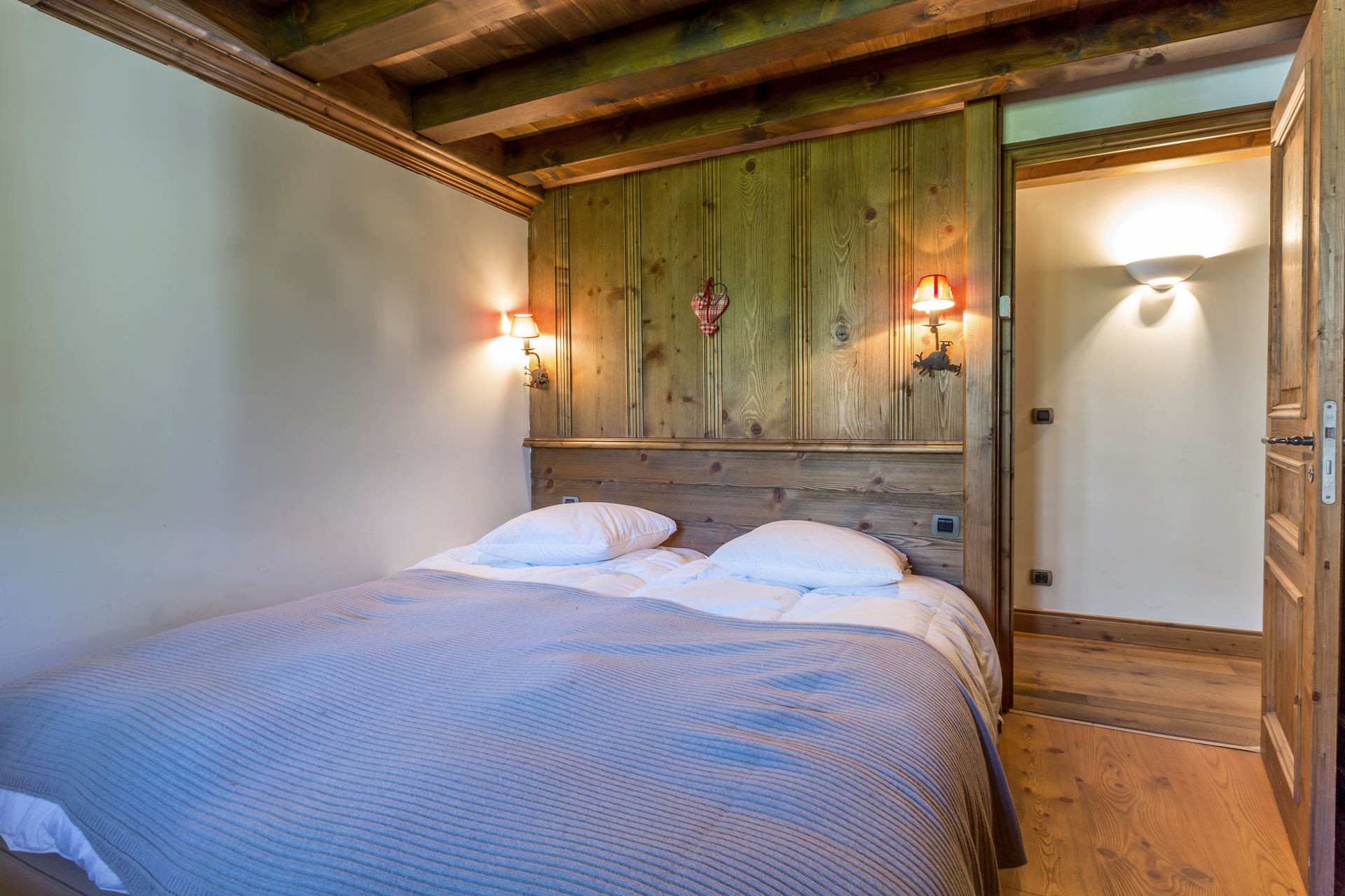 Val d’Isère Luxury Rental Apartment Vesuvianite Bedroom