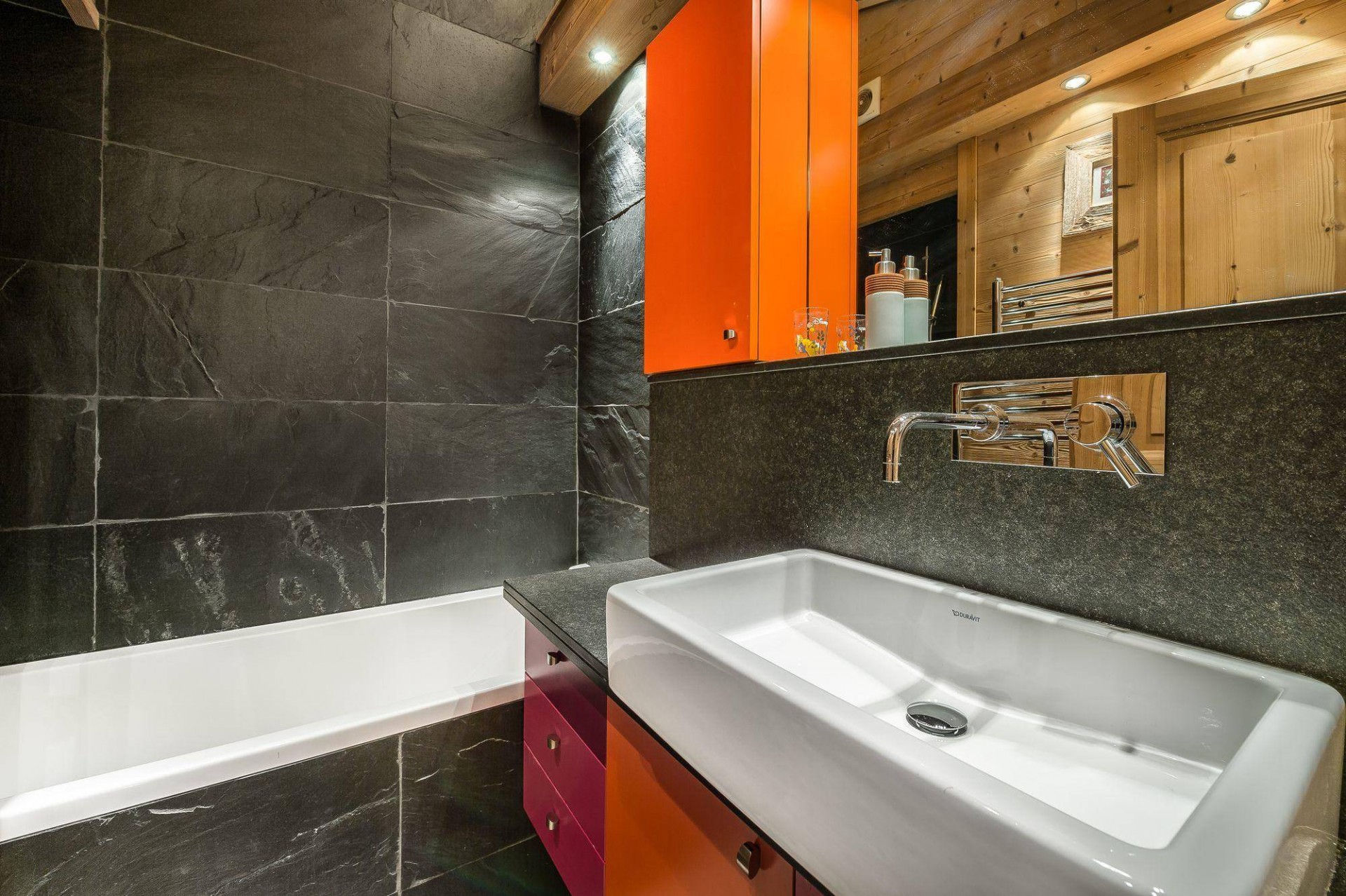 Val d’Isère Luxury Rental Appartment Vitoli Bathroom