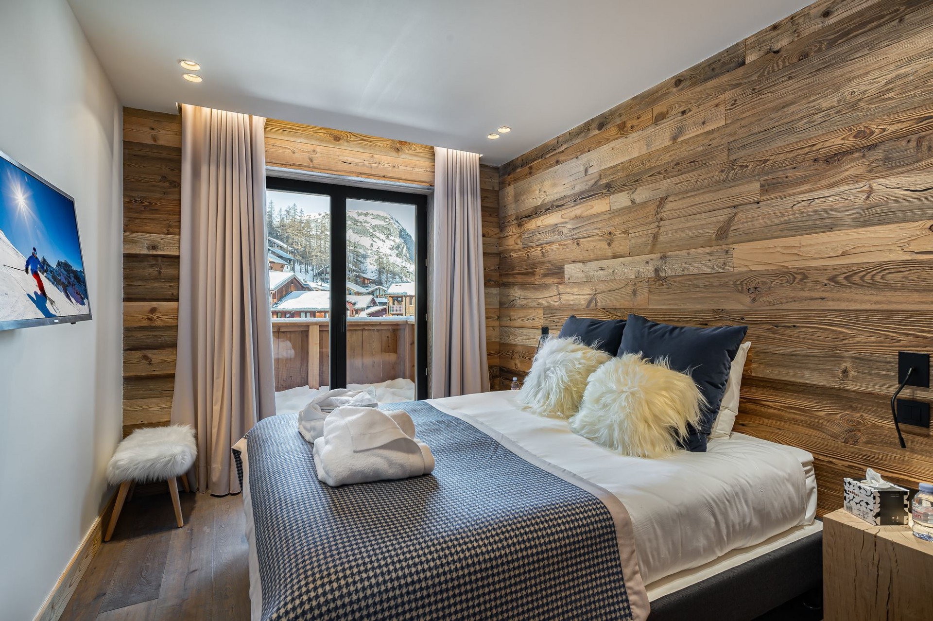 Val D’Isère Luxury Rental Chalet Amazonite Bedroom 3