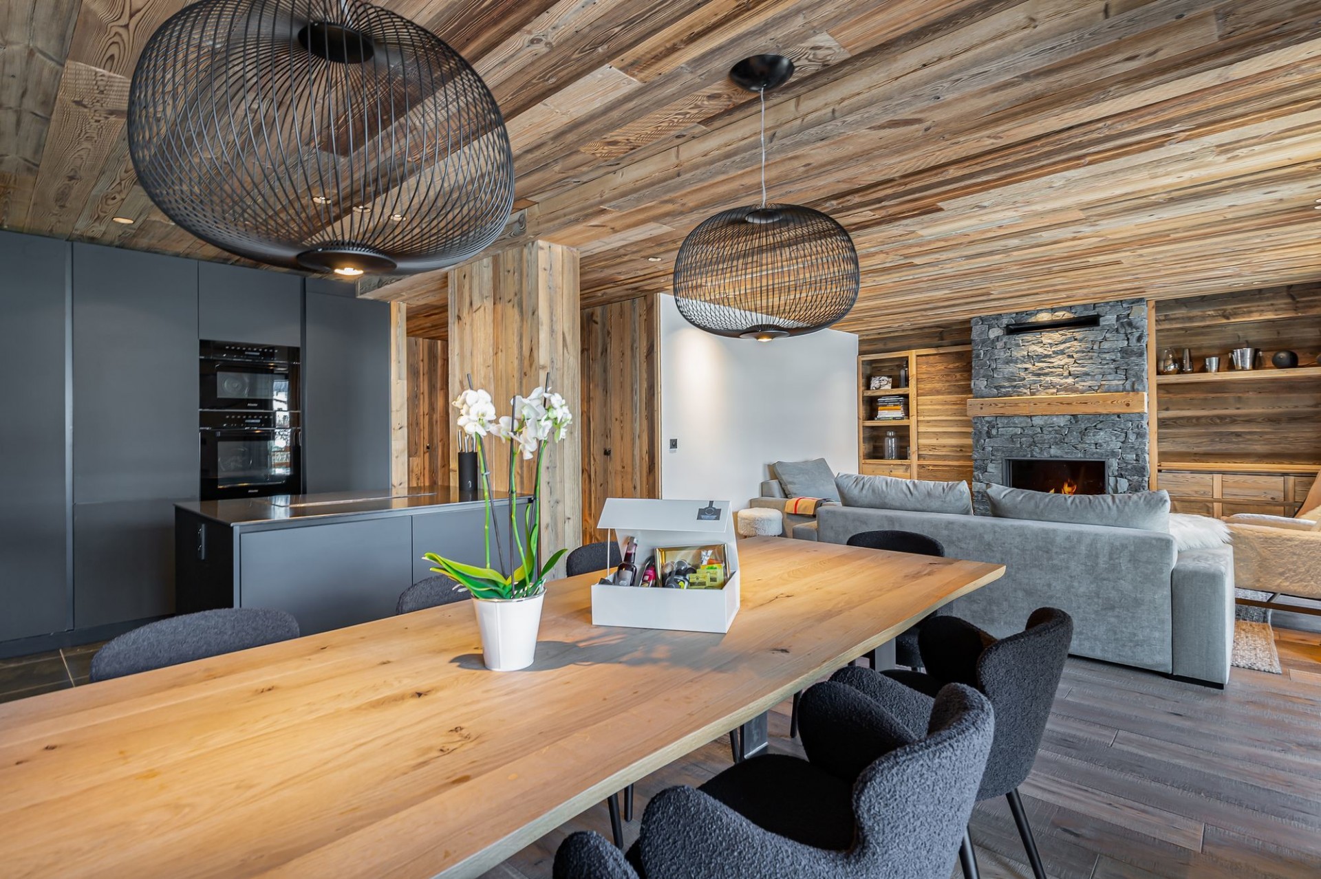 Val D’Isère Luxury Rental Chalet Amazonite Dining Room 2