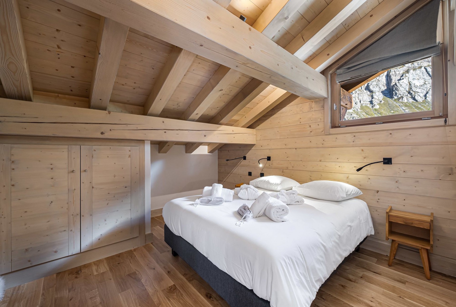 Val d’Isère Luxury Rental Chalet Eclaito Bedroom