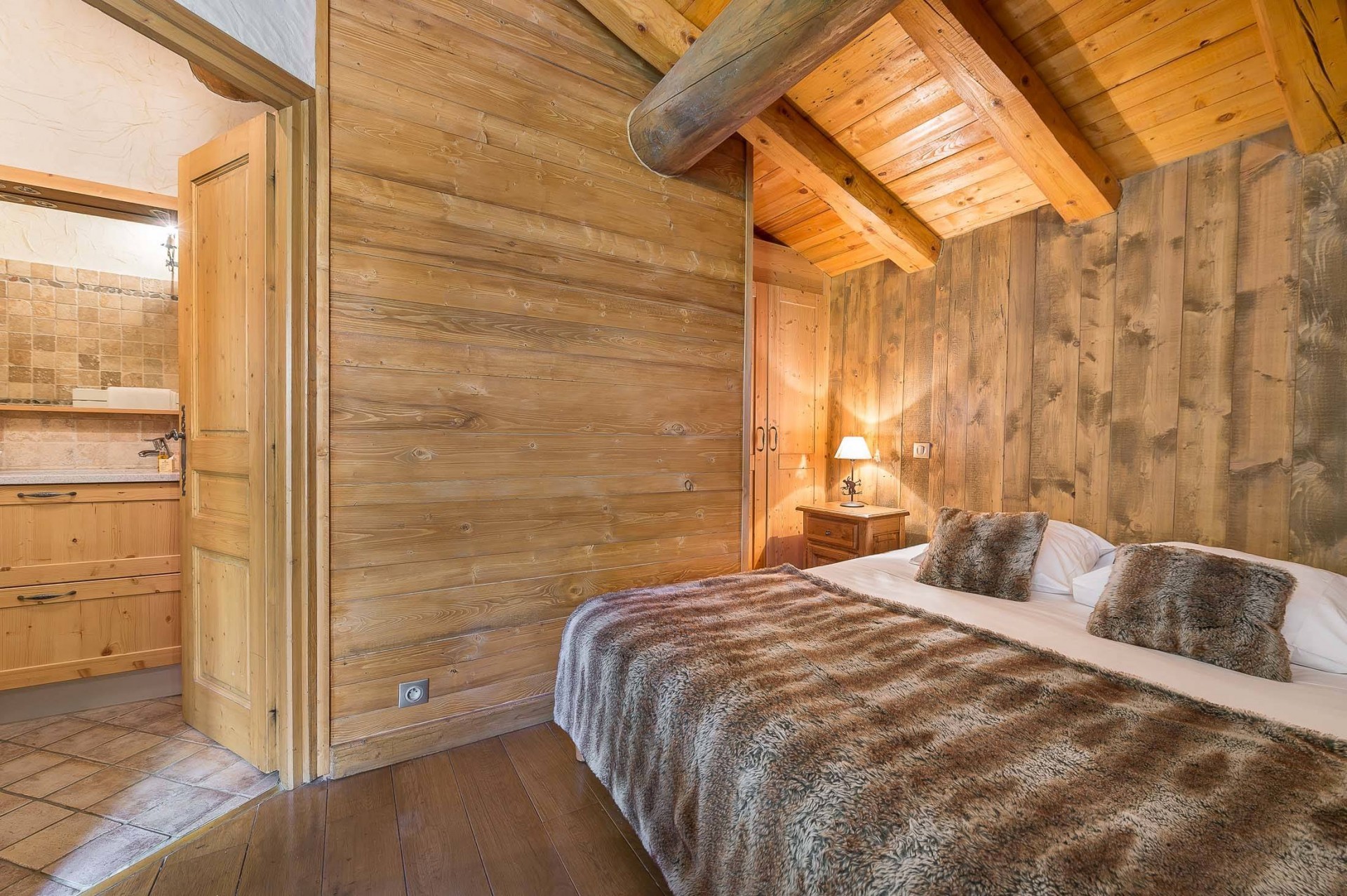 Val d’Isère Luxury Rental Chalet Jaden Bedroom 3