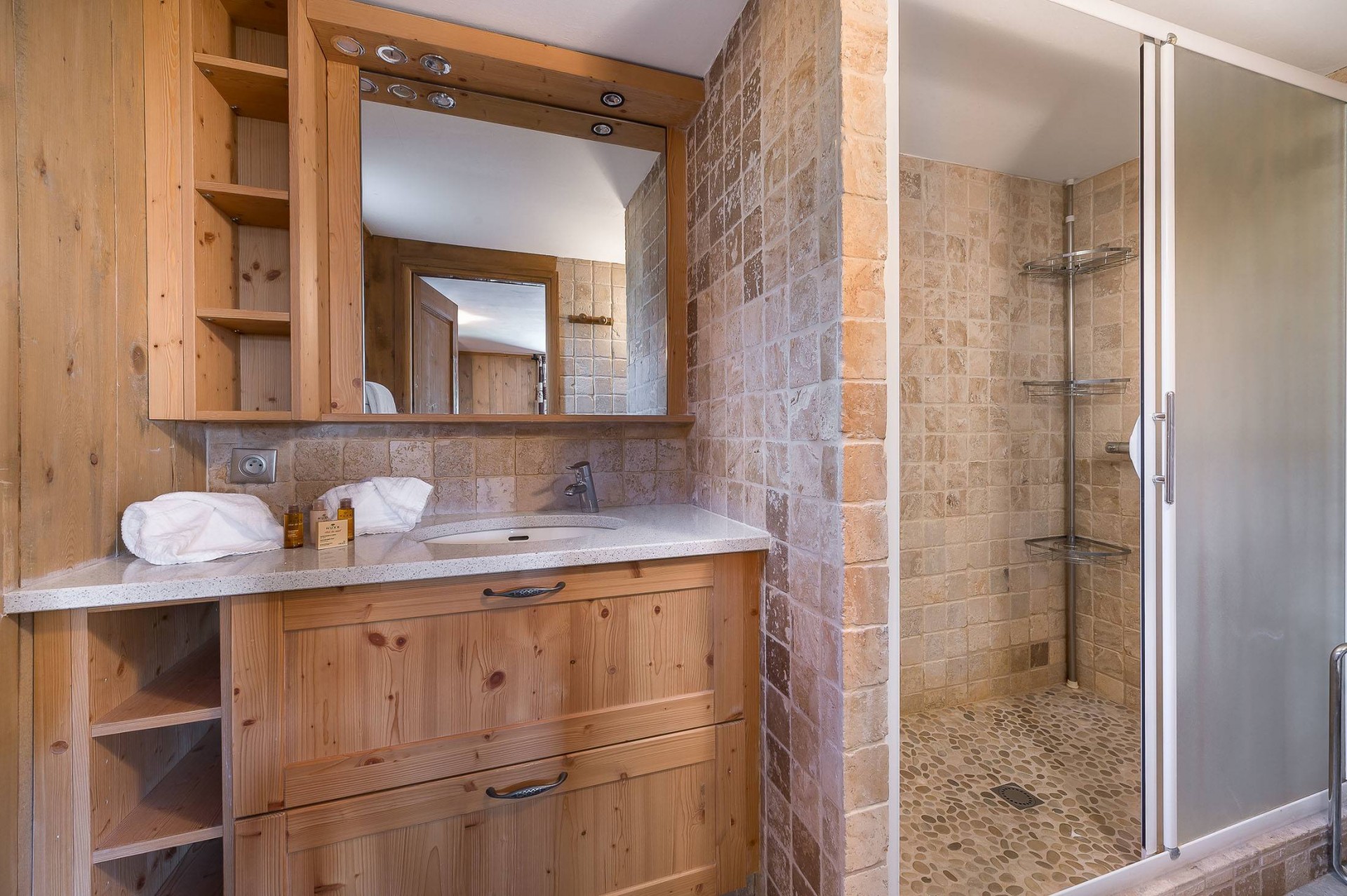 Val d’Isère Luxury Rental Chalet Jaden Bathroom 2